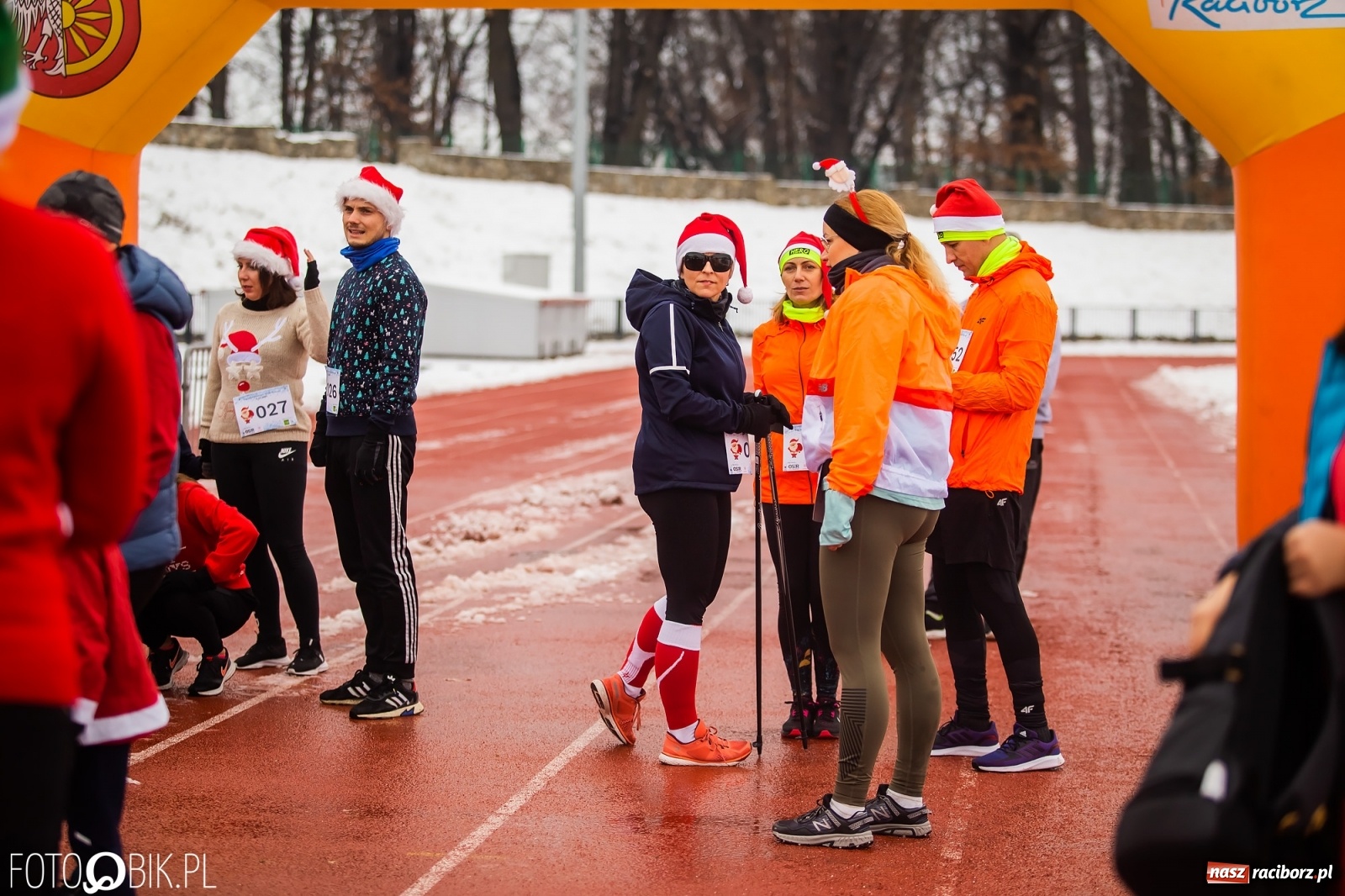 Zdjęcie w galerii na portalu naszraciborz.pl: Raciborski Bieg Mikołajkowy w zimowej scenerii wiadomości z regionu
