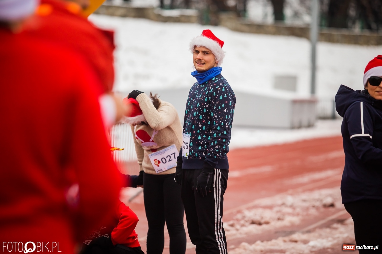 Zdjęcie w galerii na portalu naszraciborz.pl: Raciborski Bieg Mikołajkowy w zimowej scenerii wiadomości z regionu