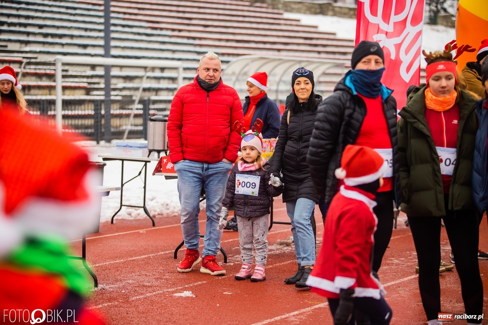 Zdjęcie w galerii na portalu naszraciborz.pl: Raciborski Bieg Mikołajkowy w zimowej scenerii wiadomości z regionu