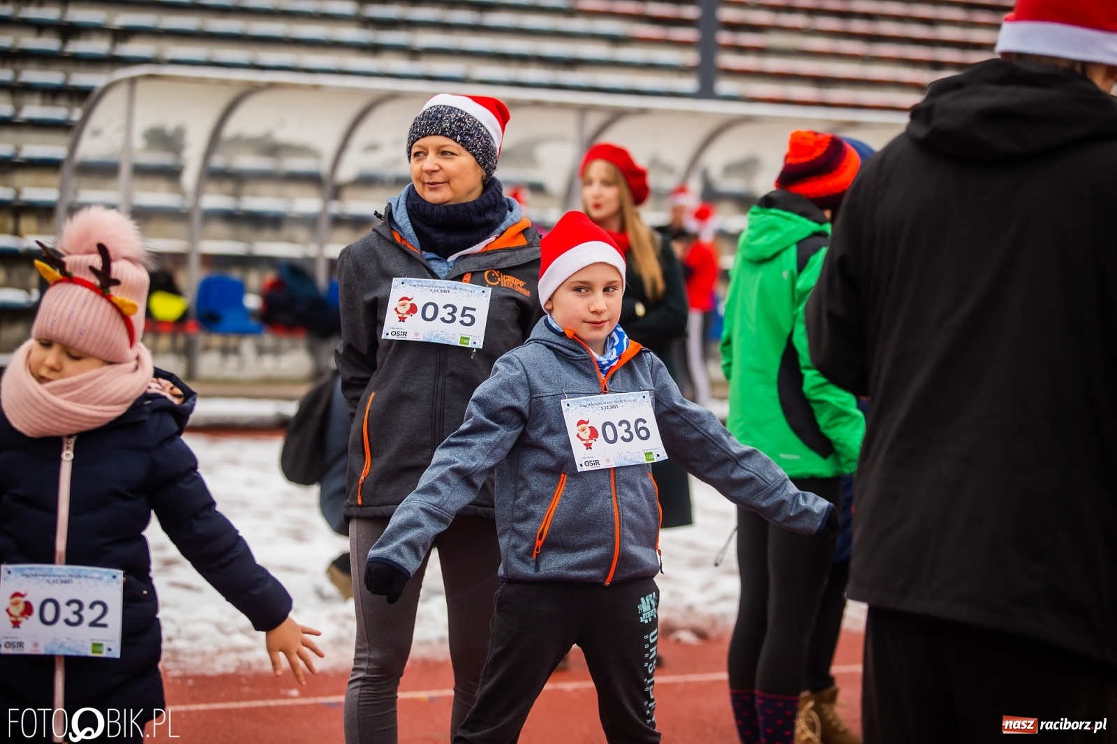 Zdjęcie w galerii na portalu naszraciborz.pl: Raciborski Bieg Mikołajkowy w zimowej scenerii wiadomości z regionu