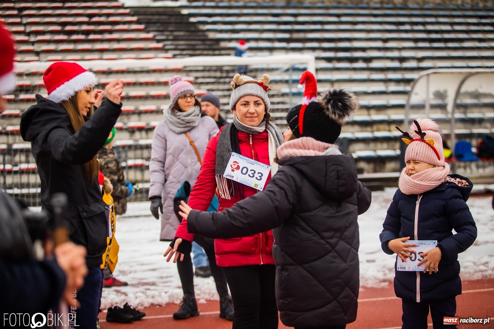 Zdjęcie w galerii na portalu naszraciborz.pl: Raciborski Bieg Mikołajkowy w zimowej scenerii wiadomości z regionu