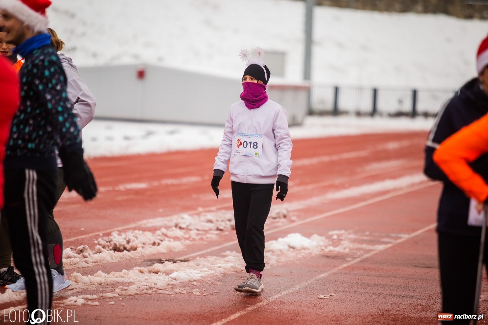 Zdjęcie w galerii na portalu naszraciborz.pl: Raciborski Bieg Mikołajkowy w zimowej scenerii wiadomości z regionu