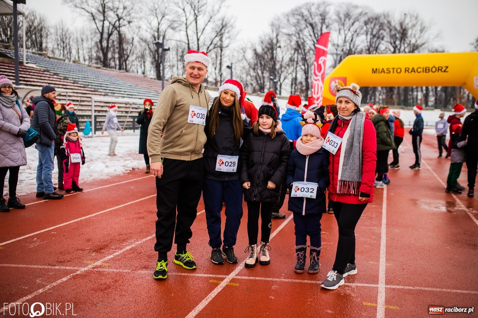 Zdjęcie w galerii na portalu naszraciborz.pl: Raciborski Bieg Mikołajkowy w zimowej scenerii wiadomości z regionu