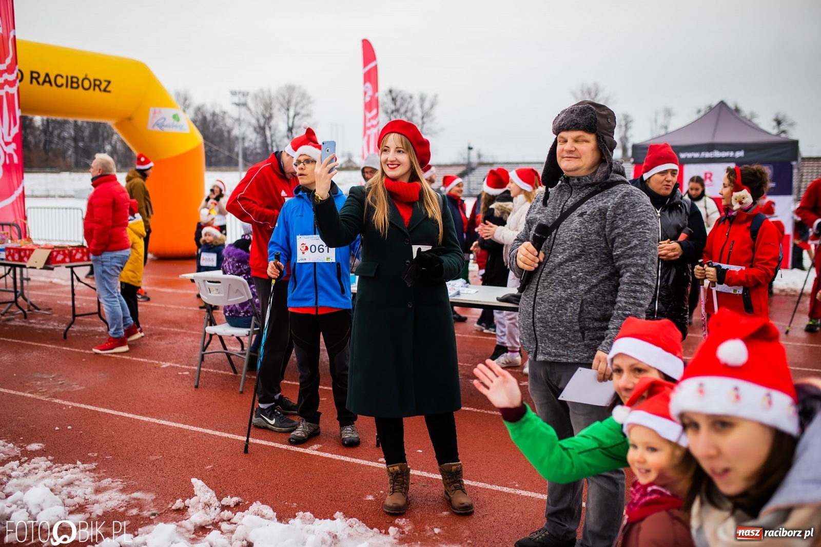 Zdjęcie w galerii na portalu naszraciborz.pl: Raciborski Bieg Mikołajkowy w zimowej scenerii wiadomości z regionu