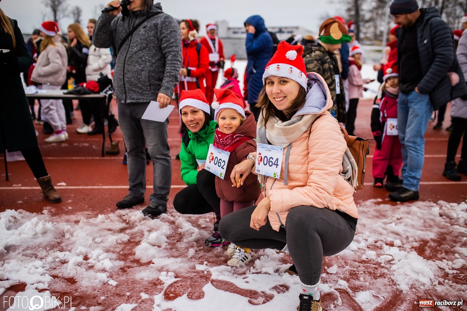 Zdjęcie w galerii na portalu naszraciborz.pl: Raciborski Bieg Mikołajkowy w zimowej scenerii wiadomości z regionu