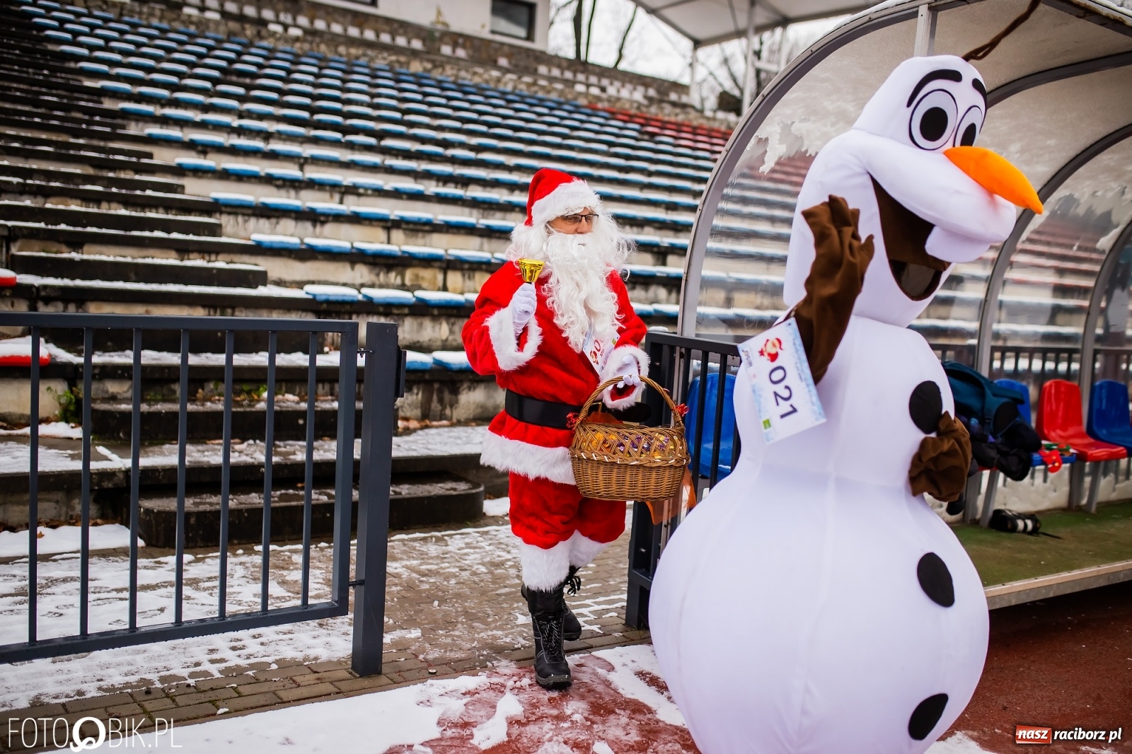 Zdjęcie w galerii na portalu naszraciborz.pl: Raciborski Bieg Mikołajkowy w zimowej scenerii wiadomości z regionu