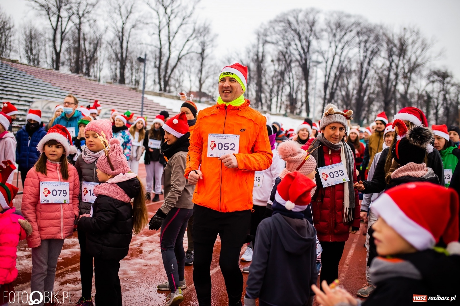 Zdjęcie w galerii na portalu naszraciborz.pl: Raciborski Bieg Mikołajkowy w zimowej scenerii wiadomości z regionu
