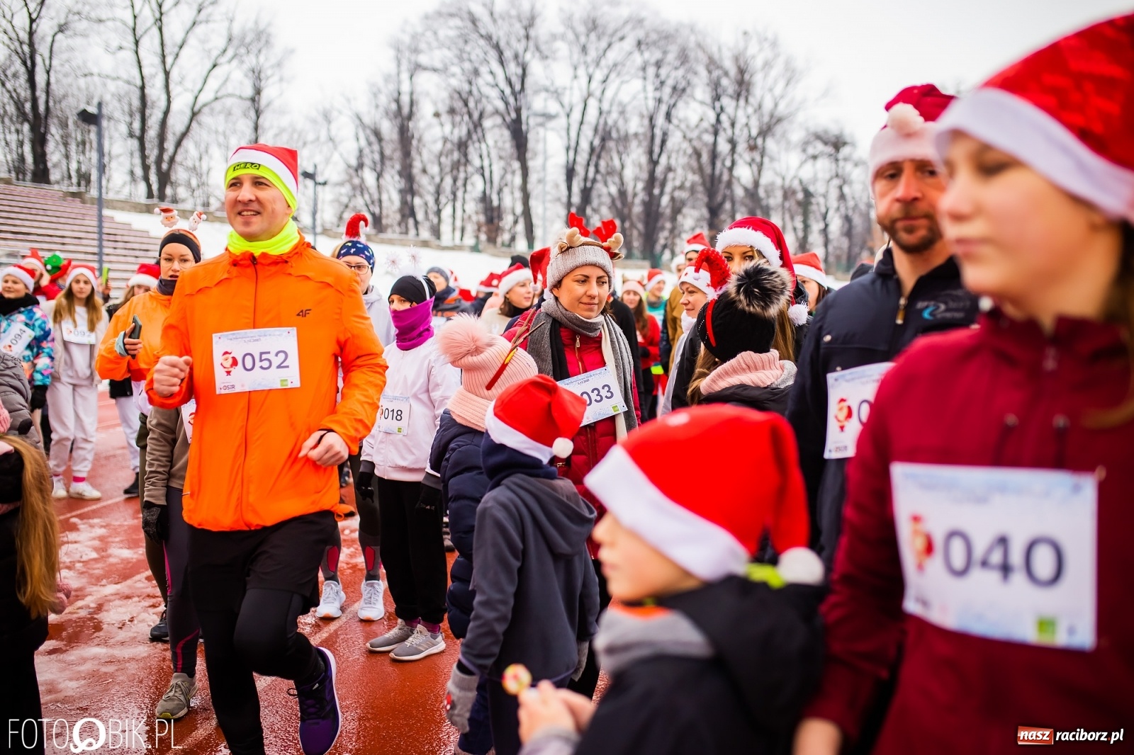Zdjęcie w galerii na portalu naszraciborz.pl: Raciborski Bieg Mikołajkowy w zimowej scenerii wiadomości z regionu