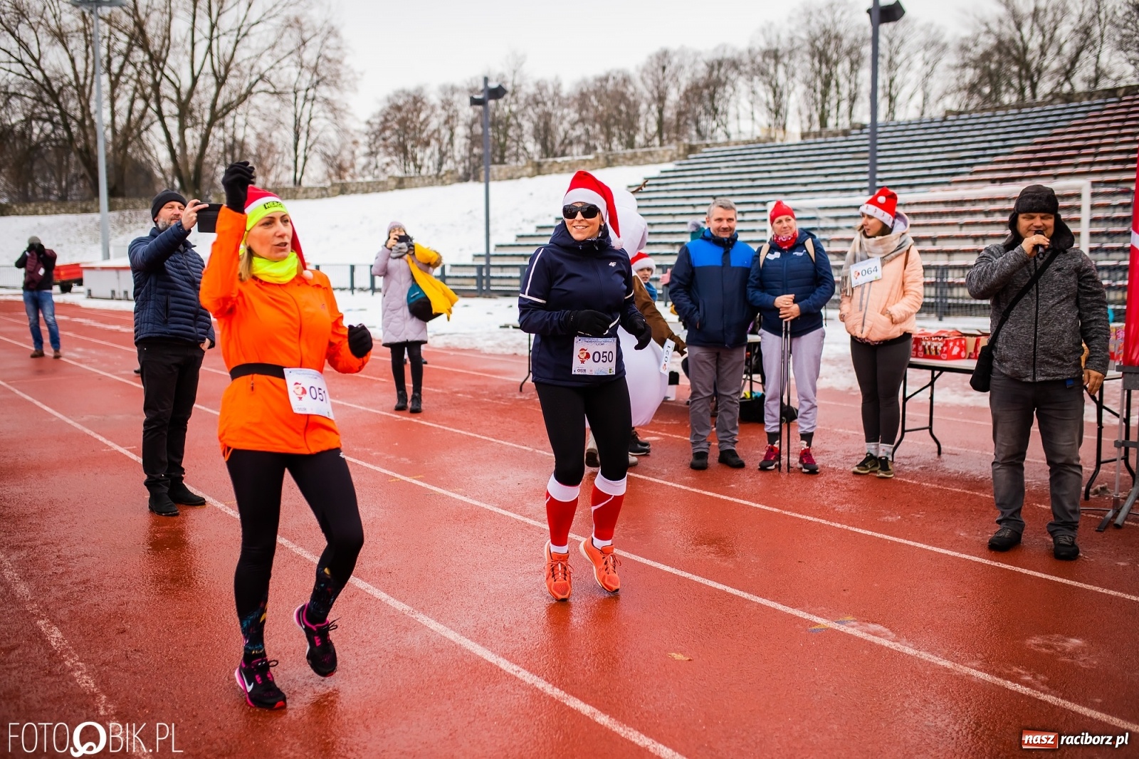 Zdjęcie w galerii na portalu naszraciborz.pl: Raciborski Bieg Mikołajkowy w zimowej scenerii wiadomości z regionu