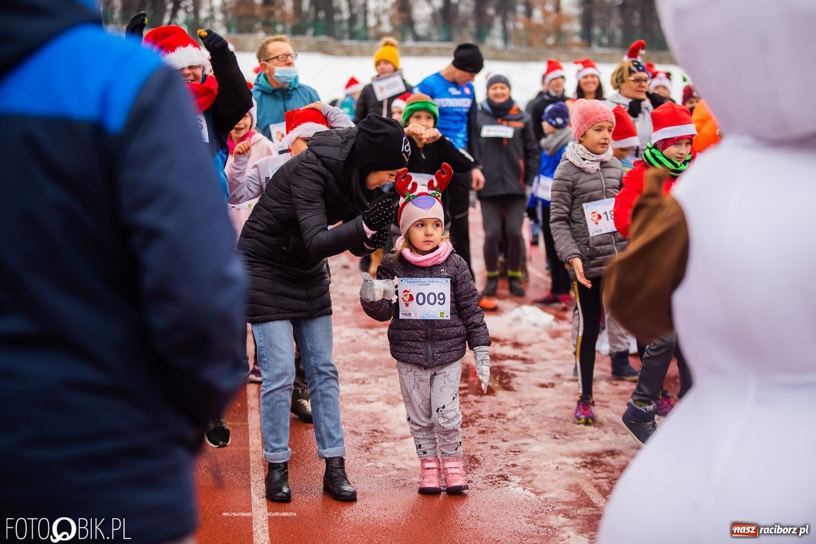 Zdjęcie w galerii na portalu naszraciborz.pl: Raciborski Bieg Mikołajkowy w zimowej scenerii wiadomości z regionu