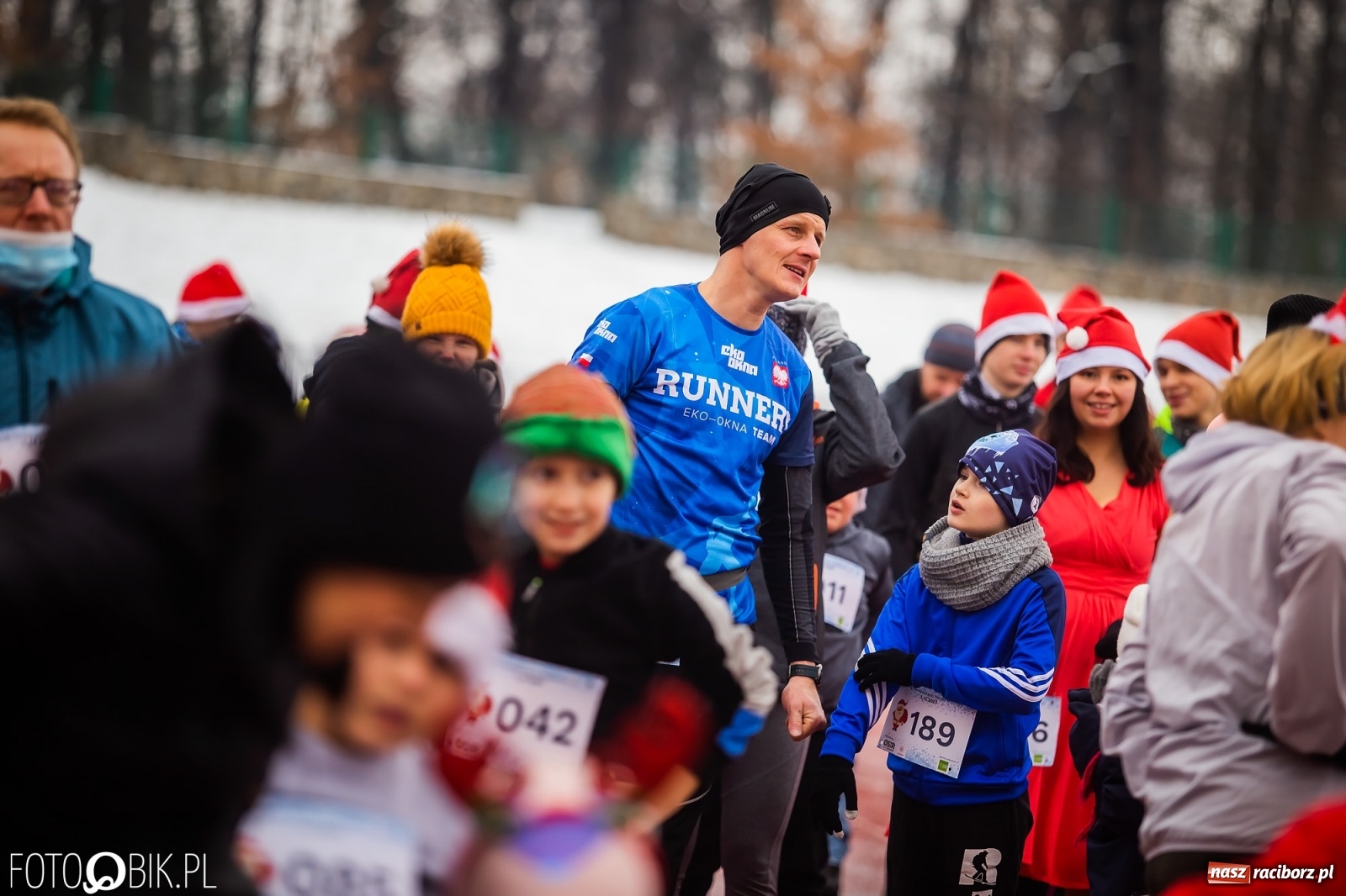 Zdjęcie w galerii na portalu naszraciborz.pl: Raciborski Bieg Mikołajkowy w zimowej scenerii wiadomości z regionu