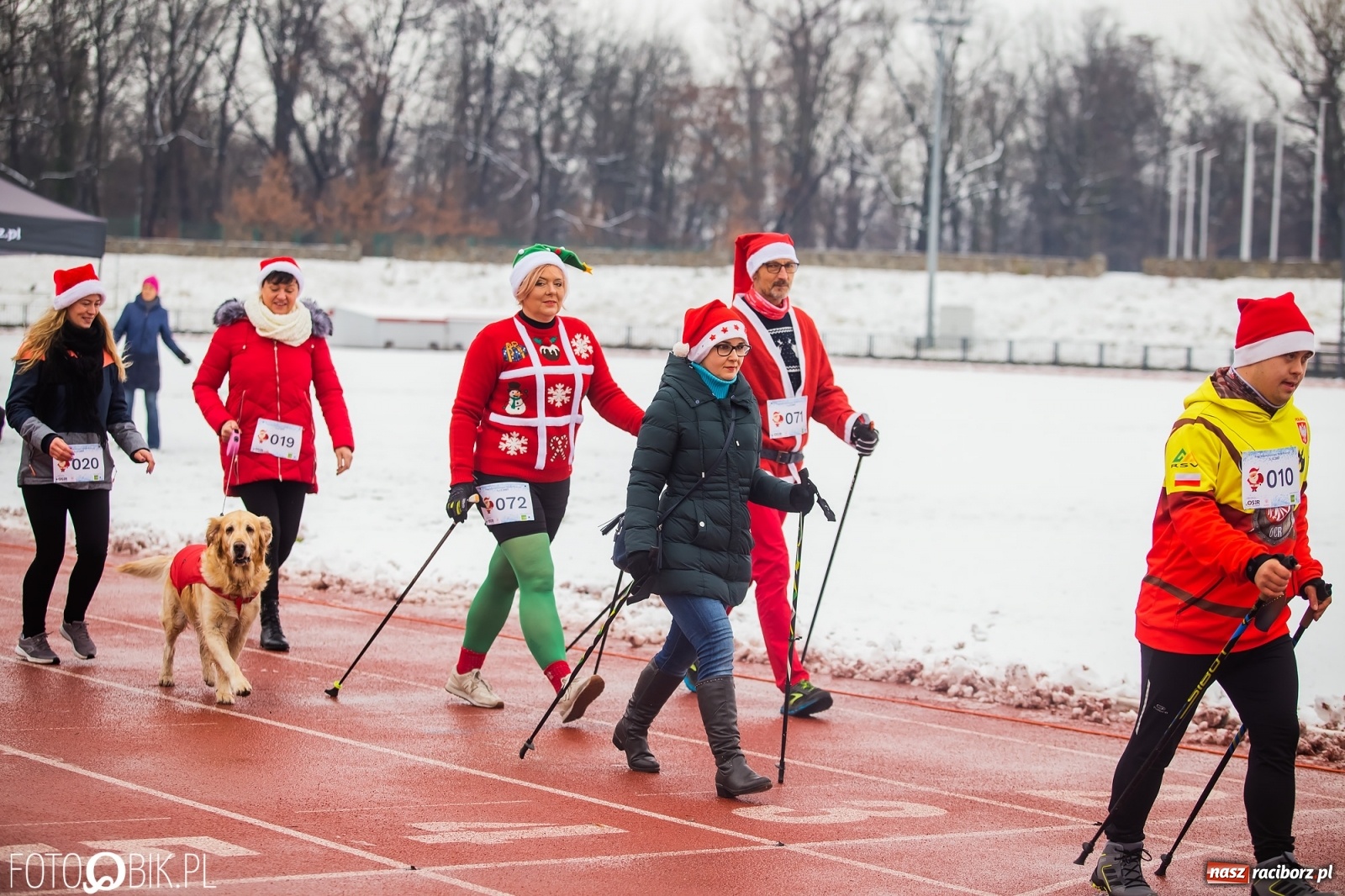 Zdjęcie w galerii na portalu naszraciborz.pl: Raciborski Bieg Mikołajkowy w zimowej scenerii wiadomości z regionu