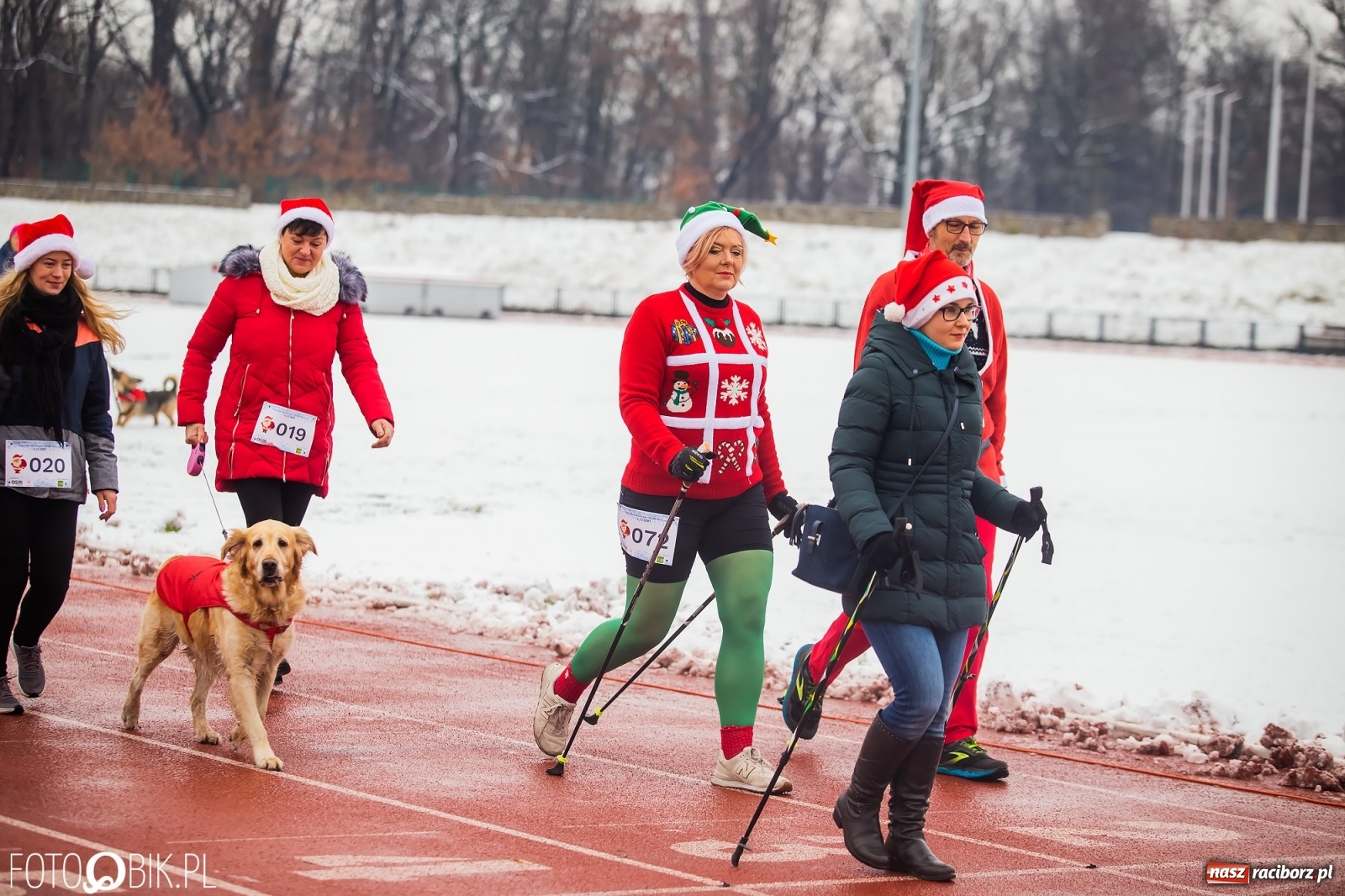 Zdjęcie w galerii na portalu naszraciborz.pl: Raciborski Bieg Mikołajkowy w zimowej scenerii wiadomości z regionu
