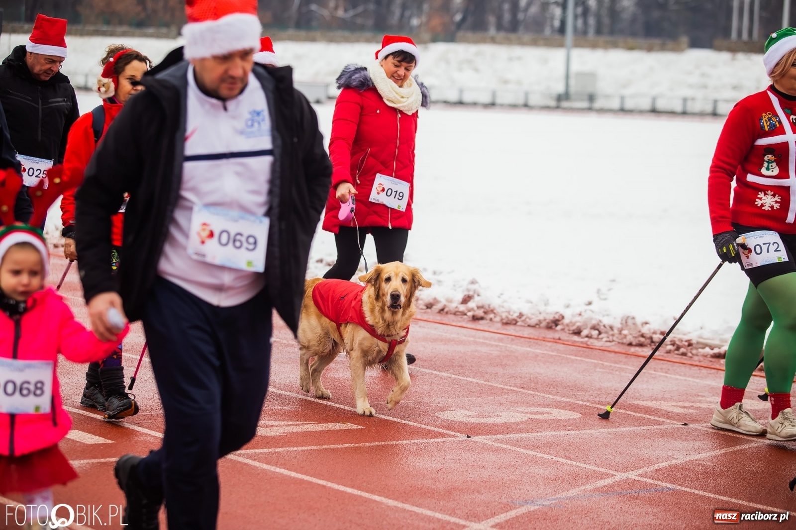 Zdjęcie w galerii na portalu naszraciborz.pl: Raciborski Bieg Mikołajkowy w zimowej scenerii wiadomości z regionu