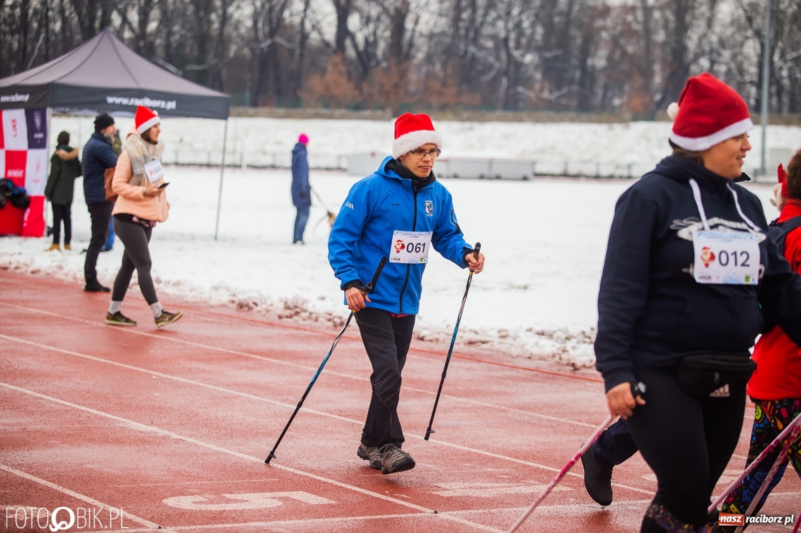 Zdjęcie w galerii na portalu naszraciborz.pl: Raciborski Bieg Mikołajkowy w zimowej scenerii wiadomości z regionu