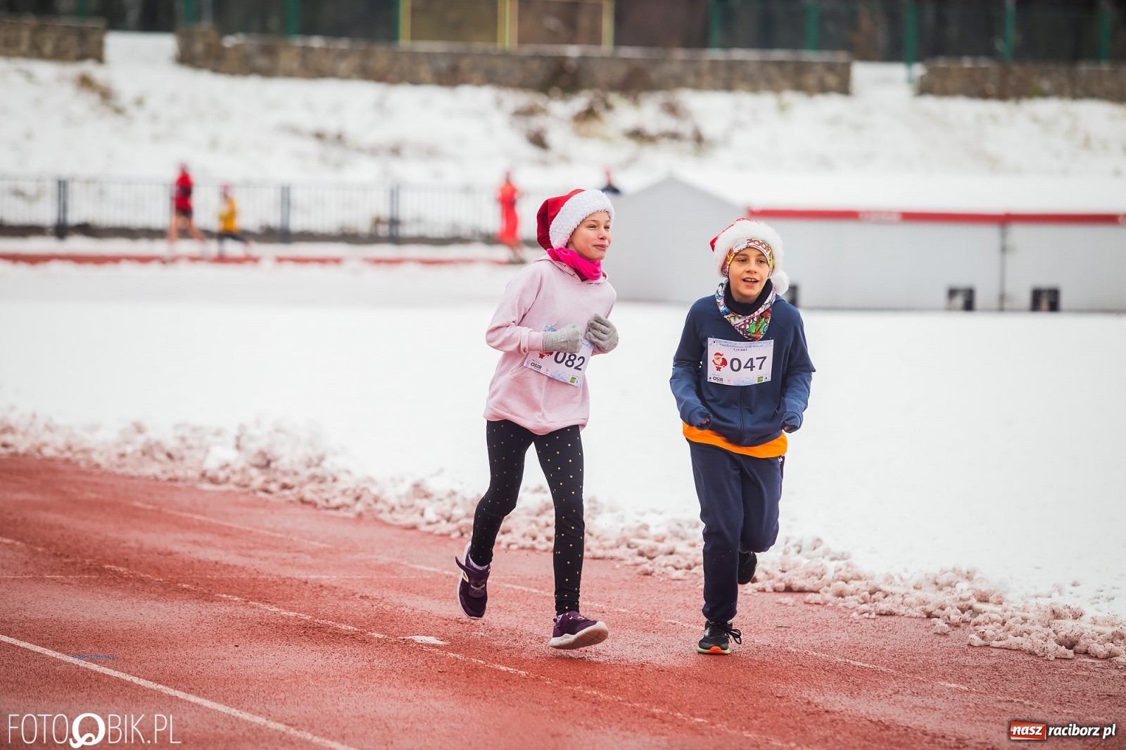 Zdjęcie w galerii na portalu naszraciborz.pl: Raciborski Bieg Mikołajkowy w zimowej scenerii wiadomości z regionu