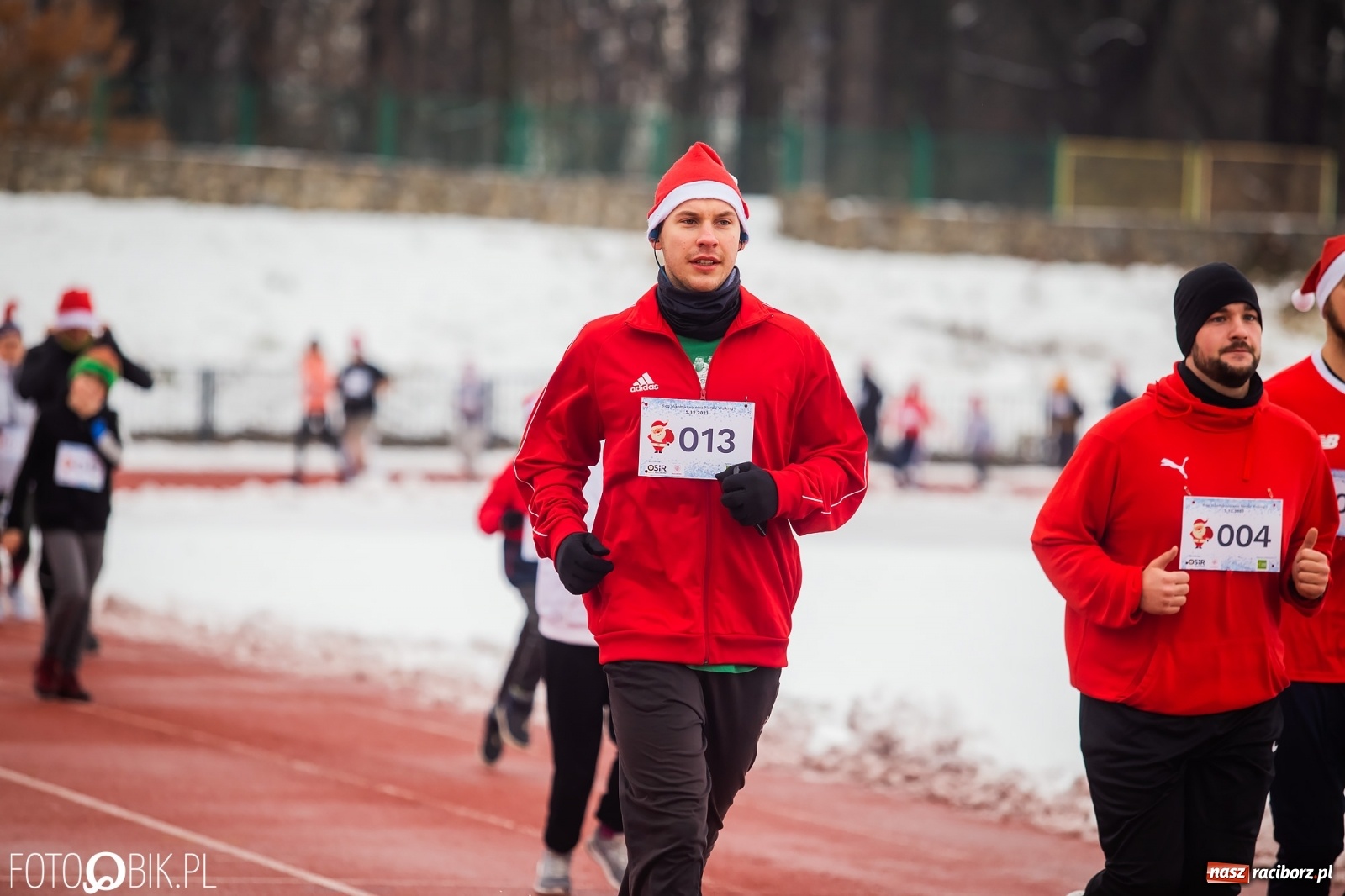 Zdjęcie w galerii na portalu naszraciborz.pl: Raciborski Bieg Mikołajkowy w zimowej scenerii wiadomości z regionu