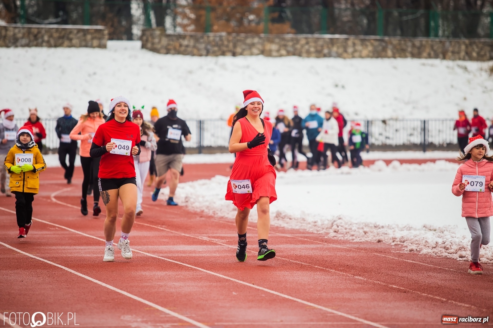 Zdjęcie w galerii na portalu naszraciborz.pl: Raciborski Bieg Mikołajkowy w zimowej scenerii wiadomości z regionu