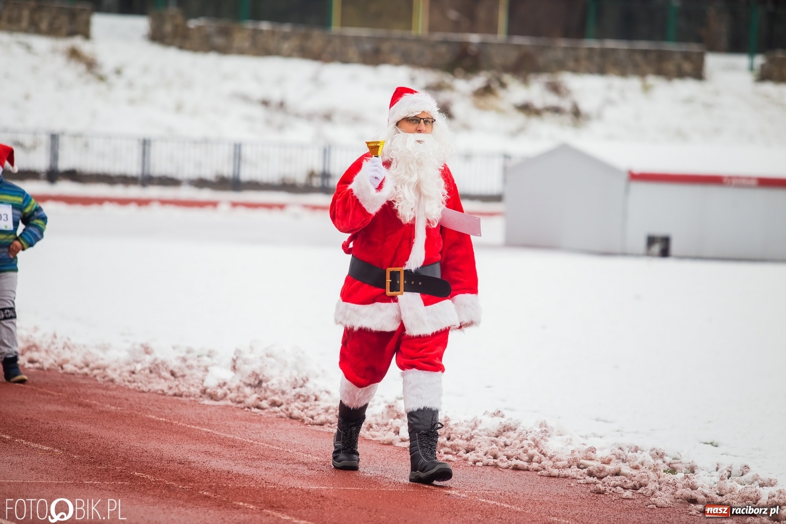 Zdjęcie w galerii na portalu naszraciborz.pl: Raciborski Bieg Mikołajkowy w zimowej scenerii wiadomości z regionu