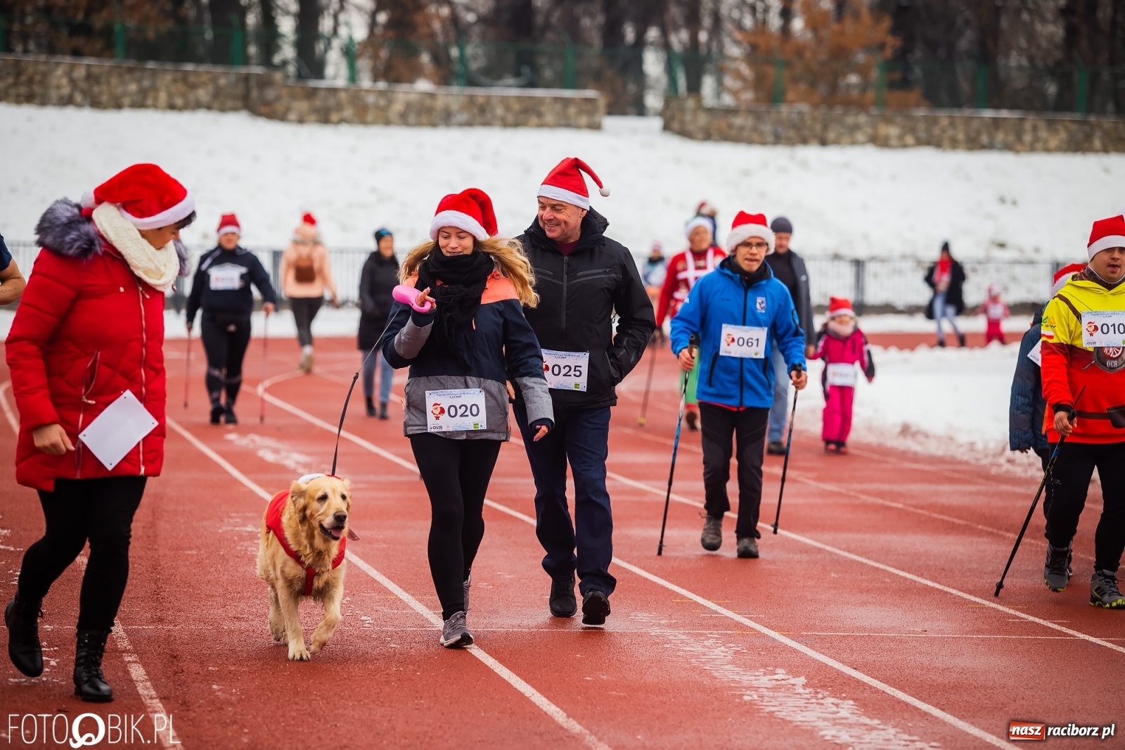 Zdjęcie w galerii na portalu naszraciborz.pl: Raciborski Bieg Mikołajkowy w zimowej scenerii wiadomości z regionu