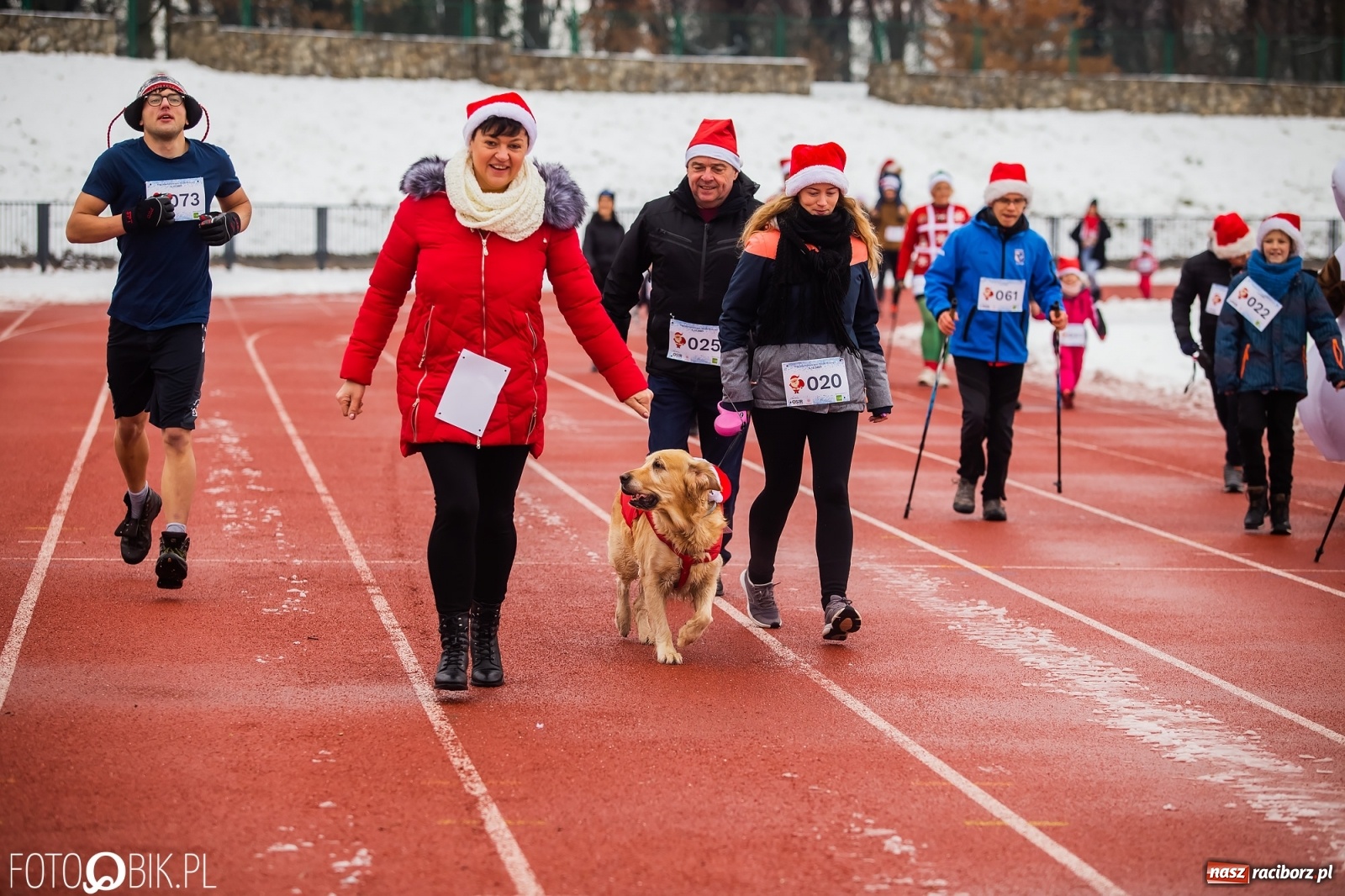 Zdjęcie w galerii na portalu naszraciborz.pl: Raciborski Bieg Mikołajkowy w zimowej scenerii wiadomości z regionu