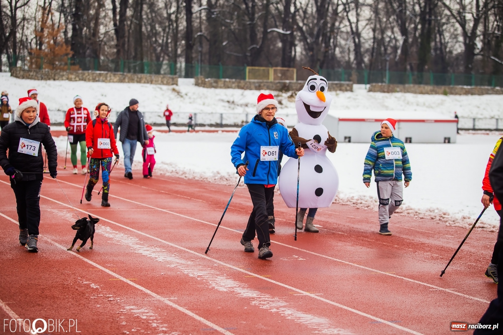 Zdjęcie w galerii na portalu naszraciborz.pl: Raciborski Bieg Mikołajkowy w zimowej scenerii wiadomości z regionu