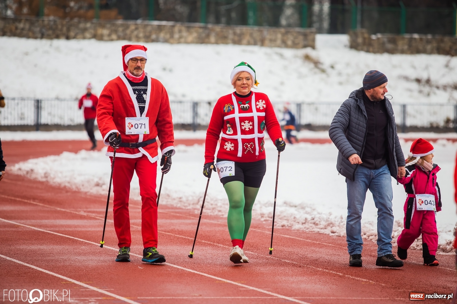 Zdjęcie w galerii na portalu naszraciborz.pl: Raciborski Bieg Mikołajkowy w zimowej scenerii wiadomości z regionu
