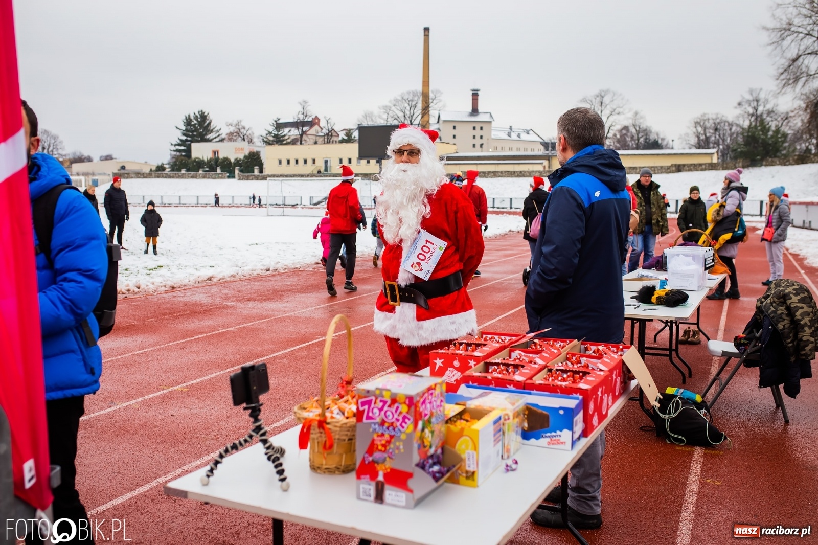 Zdjęcie w galerii na portalu naszraciborz.pl: Raciborski Bieg Mikołajkowy w zimowej scenerii wiadomości z regionu