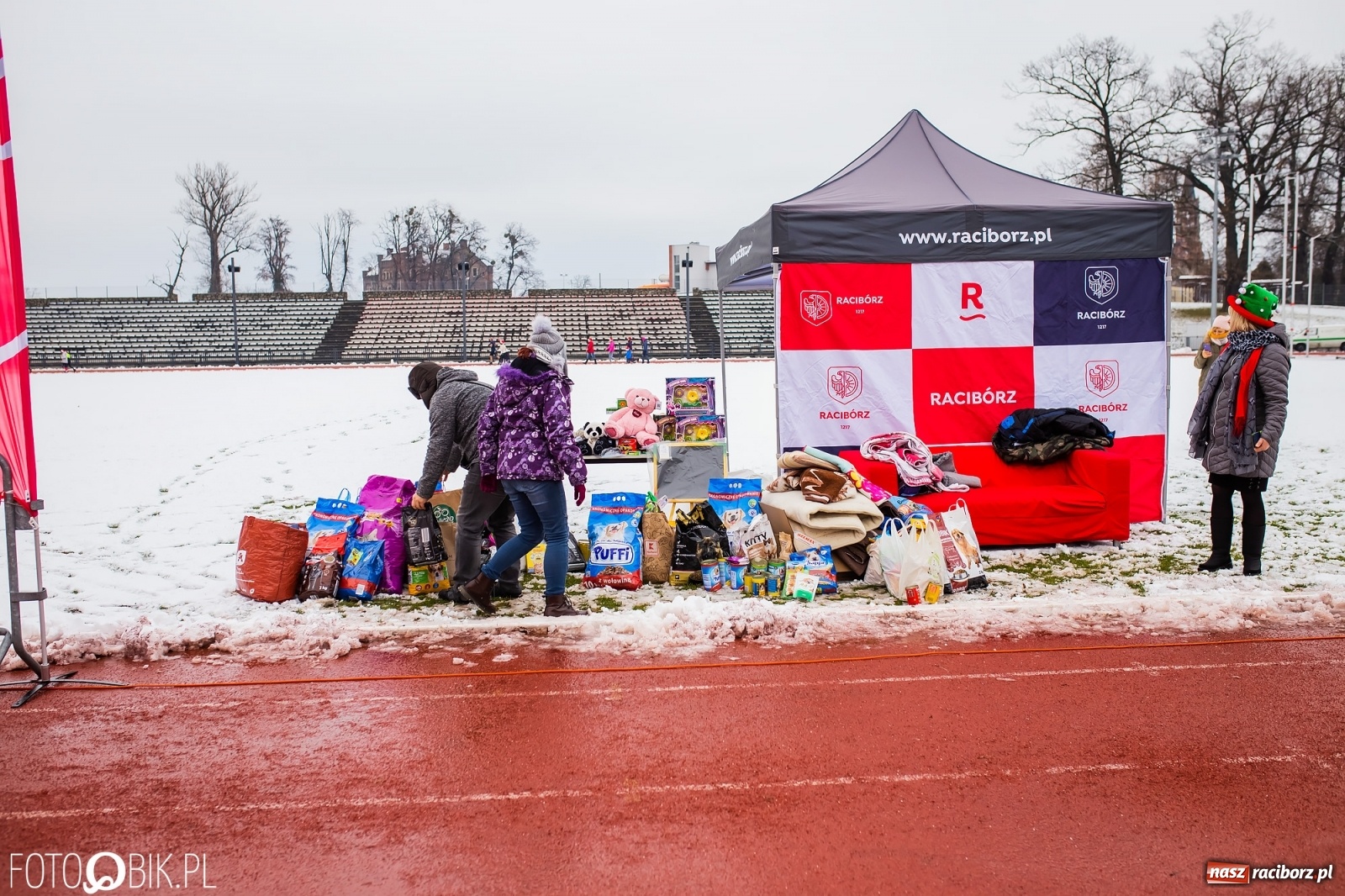 Zdjęcie w galerii na portalu naszraciborz.pl: Raciborski Bieg Mikołajkowy w zimowej scenerii wiadomości z regionu