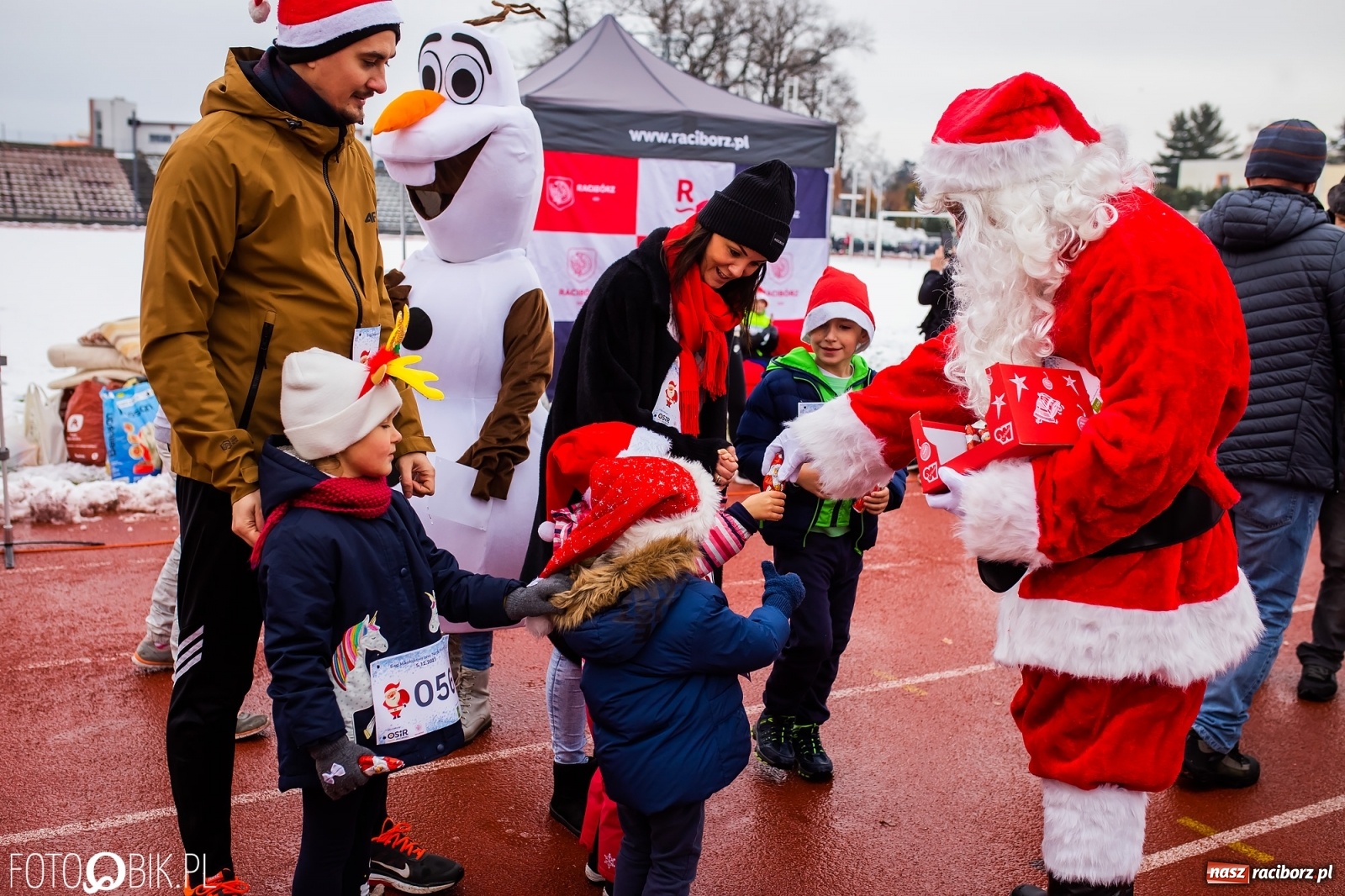 Zdjęcie w galerii na portalu naszraciborz.pl: Raciborski Bieg Mikołajkowy w zimowej scenerii wiadomości z regionu