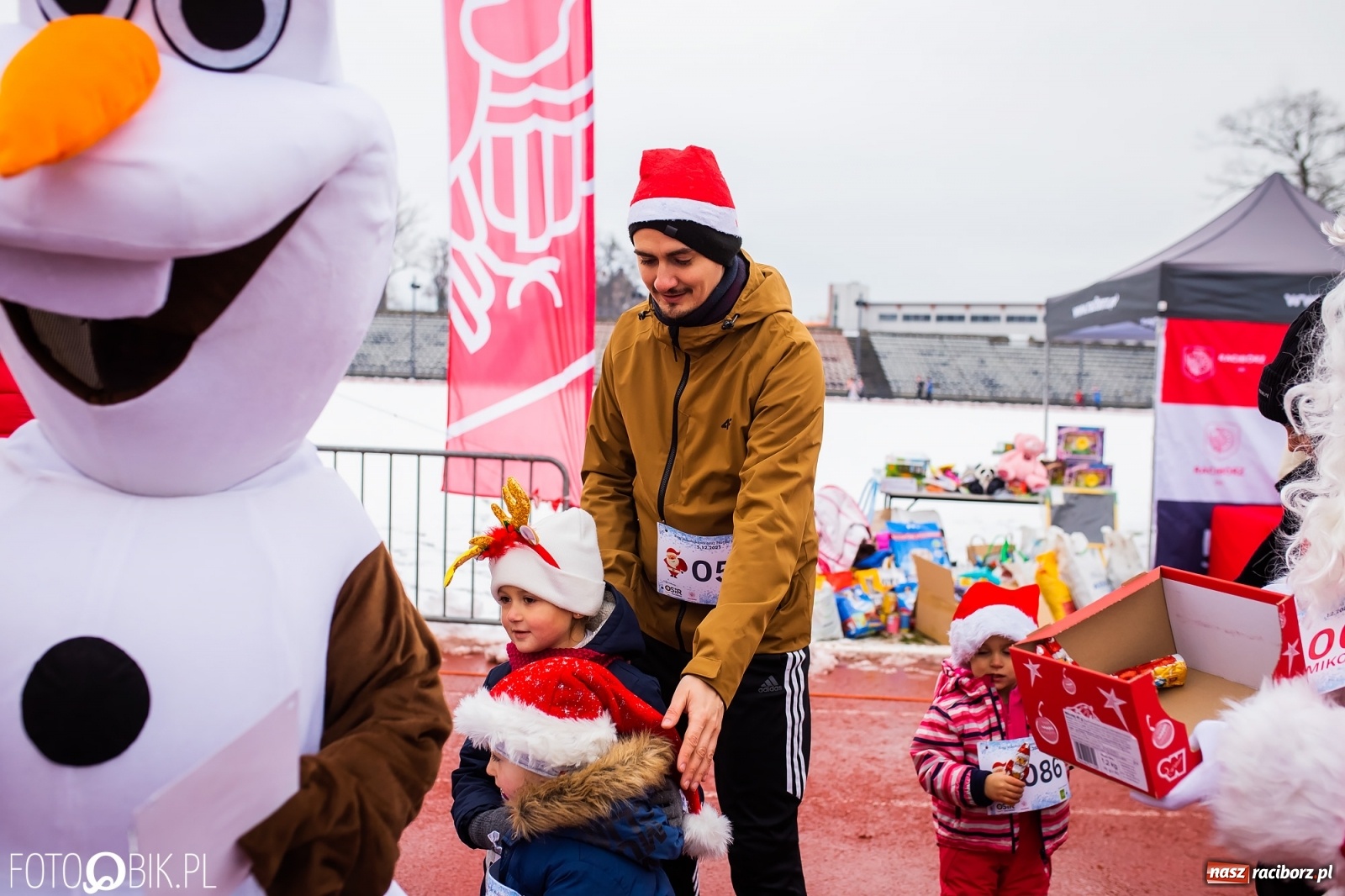 Zdjęcie w galerii na portalu naszraciborz.pl: Raciborski Bieg Mikołajkowy w zimowej scenerii wiadomości z regionu