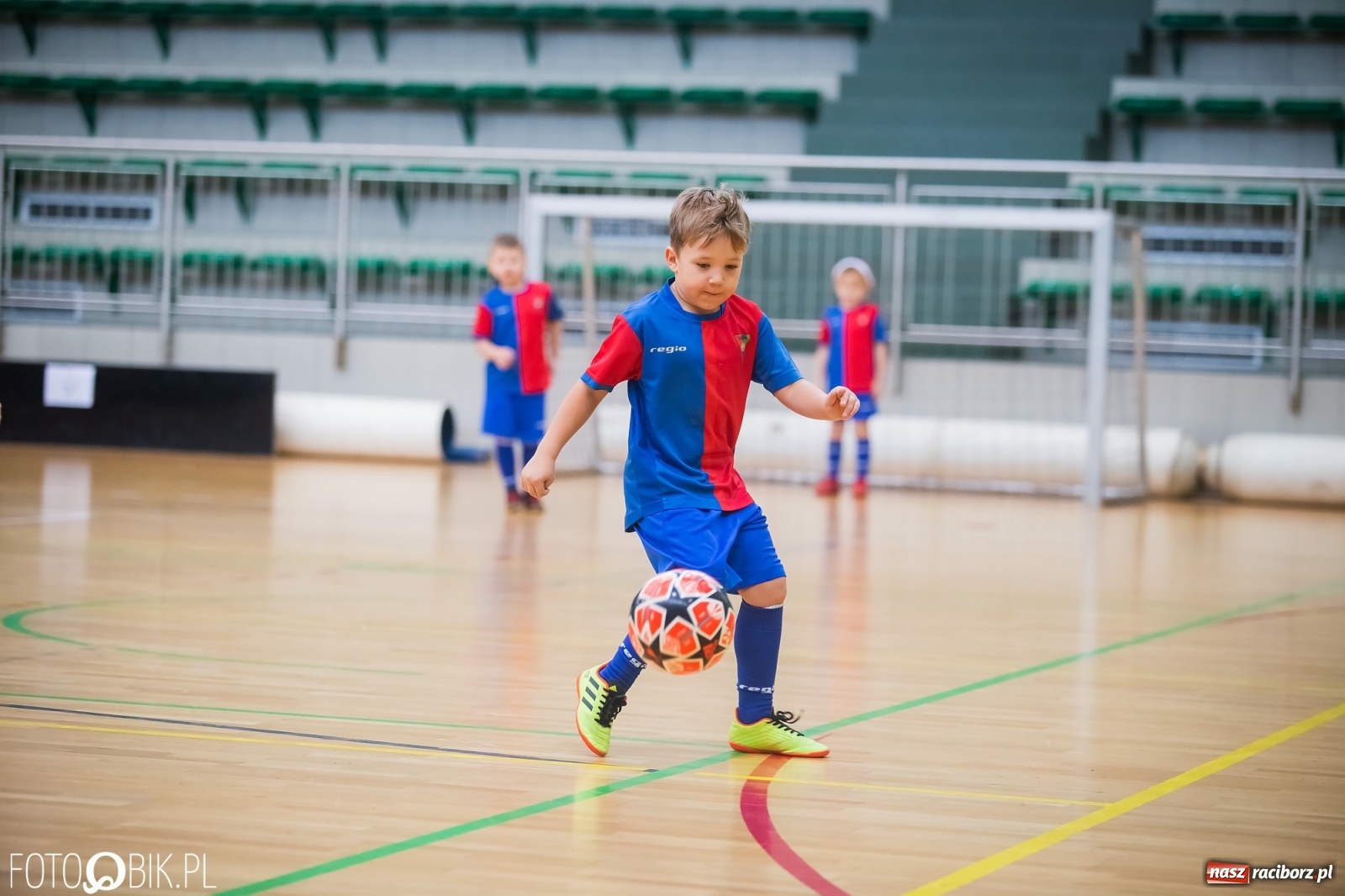 Zdjęcie w galerii na portalu naszraciborz.pl: Piłkarska rywalizacja w turnieju mikołajkowym [FOTO] wiadomości z regionu