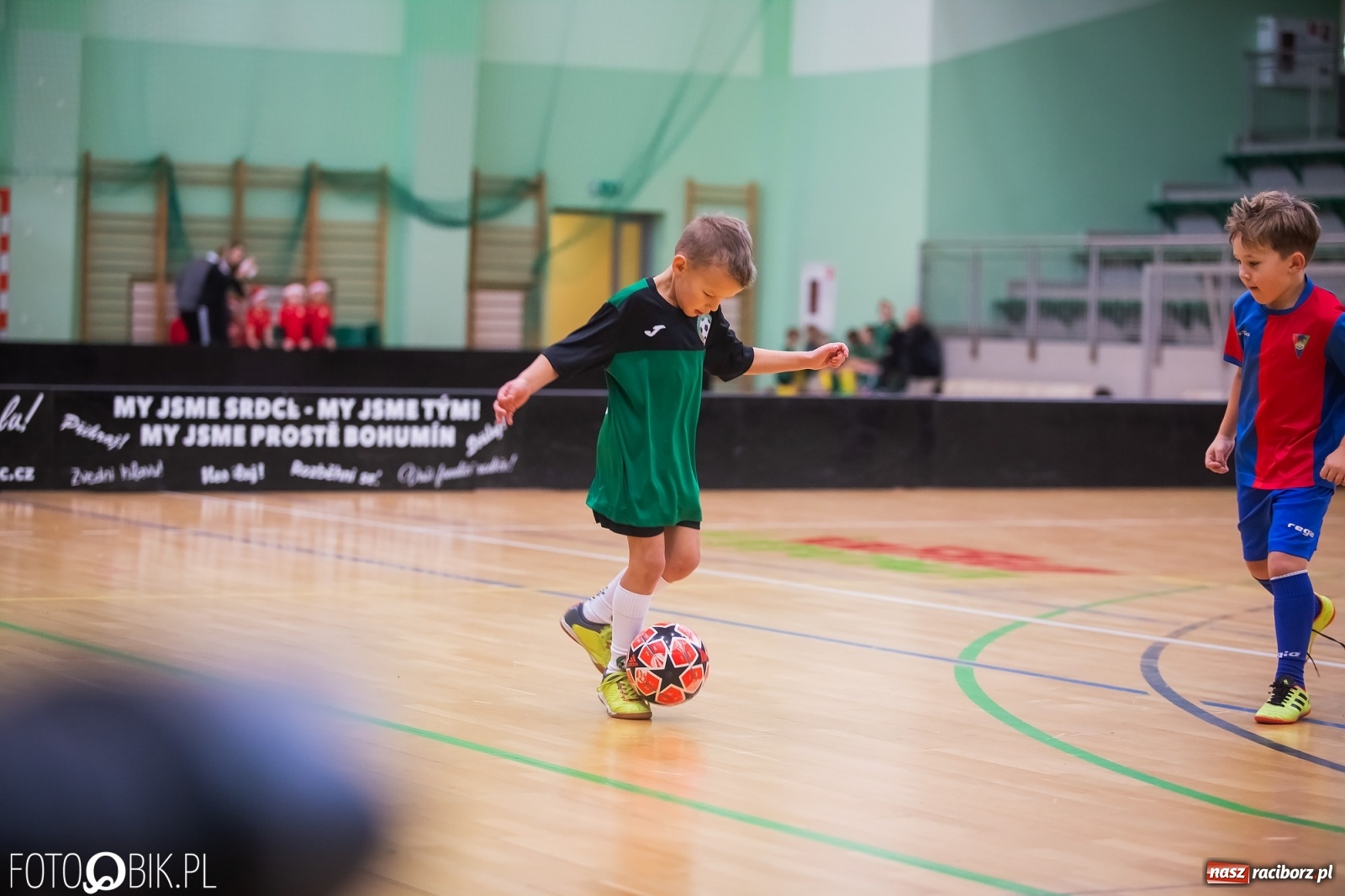 Zdjęcie w galerii na portalu naszraciborz.pl: Piłkarska rywalizacja w turnieju mikołajkowym [FOTO] wiadomości z regionu
