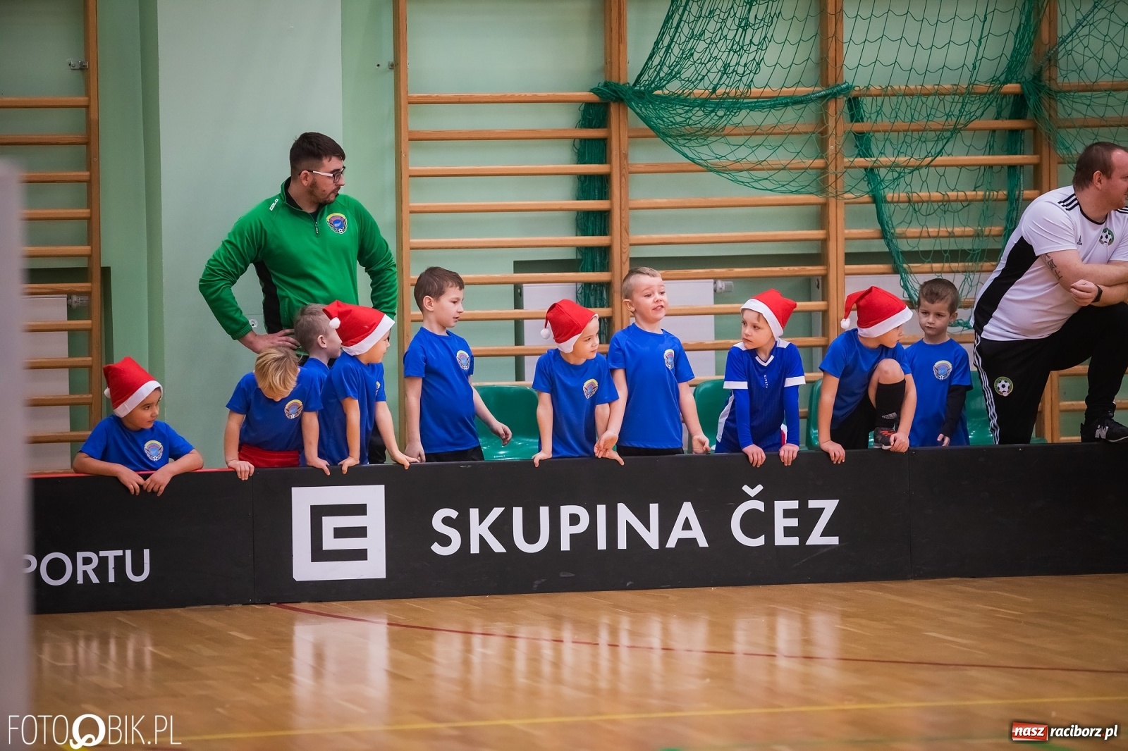 Zdjęcie w galerii na portalu naszraciborz.pl: Piłkarska rywalizacja w turnieju mikołajkowym [FOTO] wiadomości z regionu