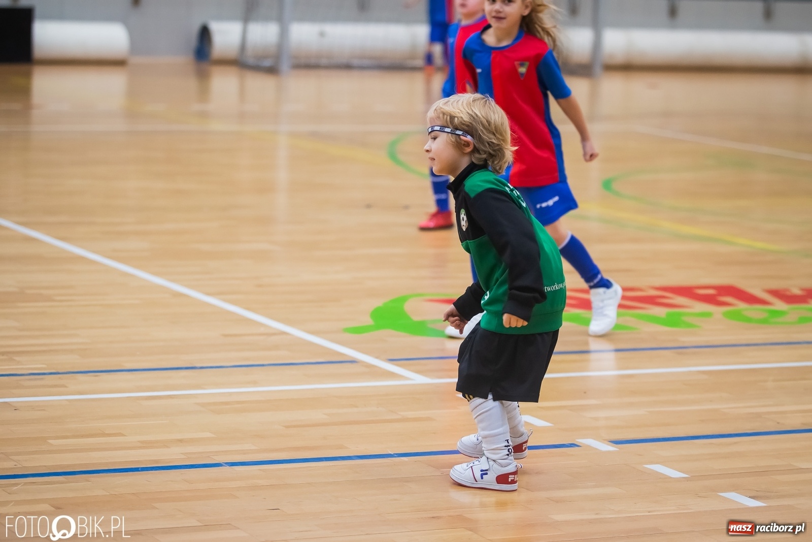 Zdjęcie w galerii na portalu naszraciborz.pl: Piłkarska rywalizacja w turnieju mikołajkowym [FOTO] wiadomości z regionu