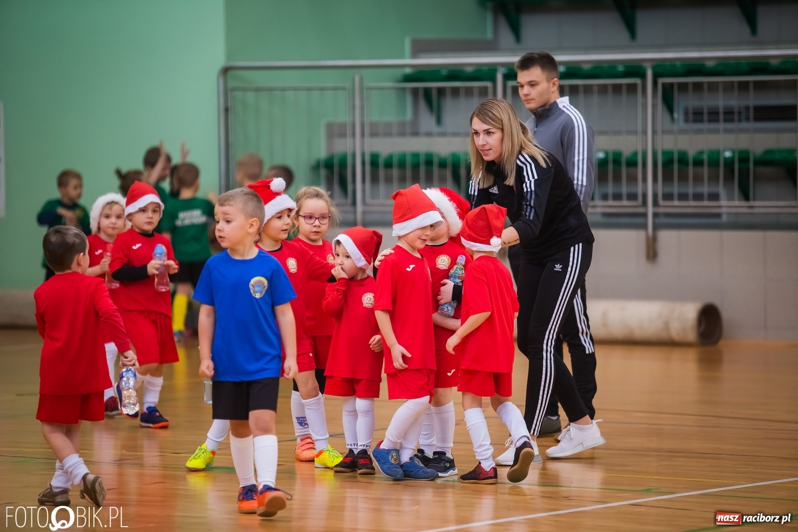 Zdjęcie w galerii na portalu naszraciborz.pl: Piłkarska rywalizacja w turnieju mikołajkowym [FOTO] wiadomości z regionu