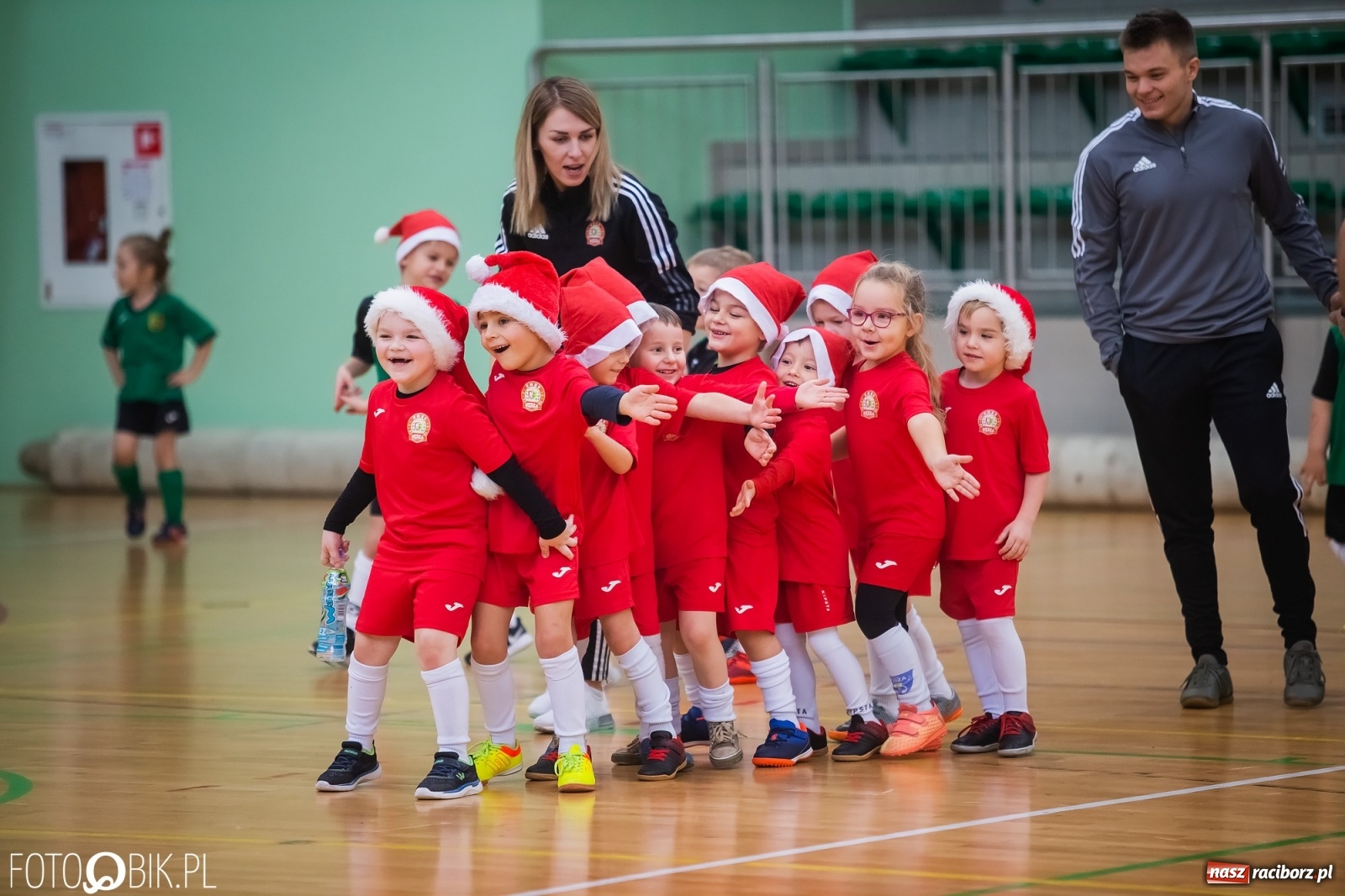 Zdjęcie w galerii na portalu naszraciborz.pl: Piłkarska rywalizacja w turnieju mikołajkowym [FOTO] wiadomości z regionu