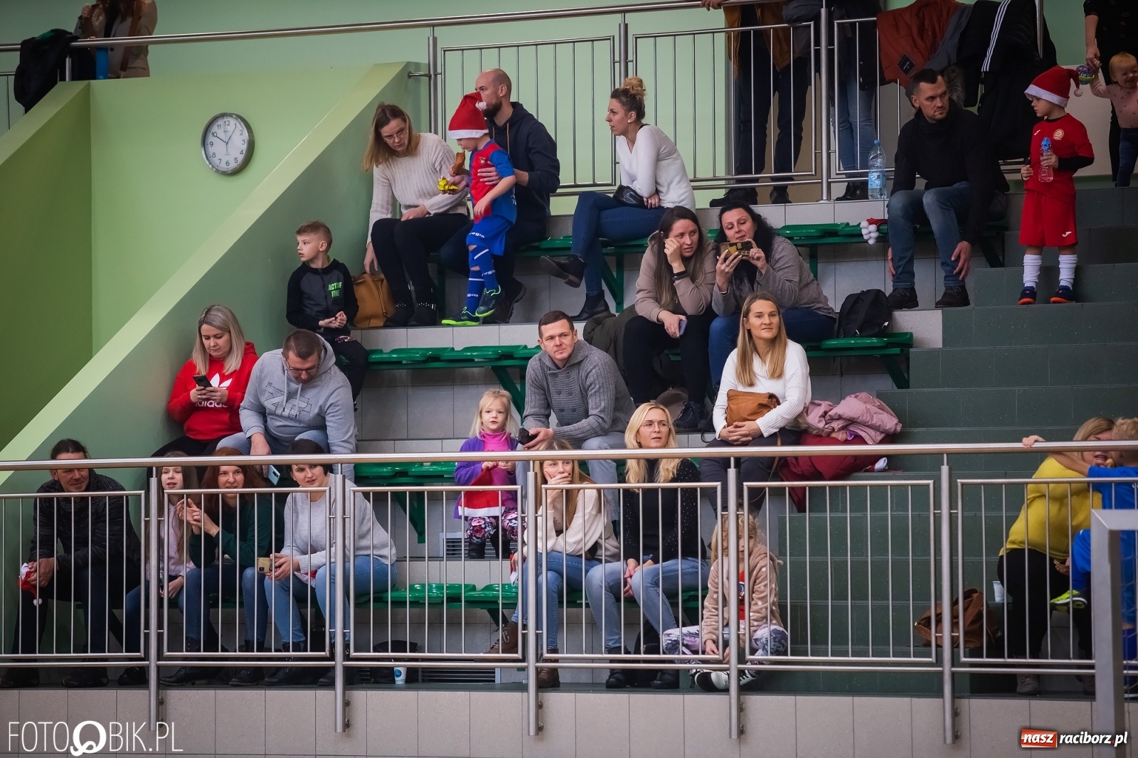 Zdjęcie w galerii na portalu naszraciborz.pl: Piłkarska rywalizacja w turnieju mikołajkowym [FOTO] wiadomości z regionu