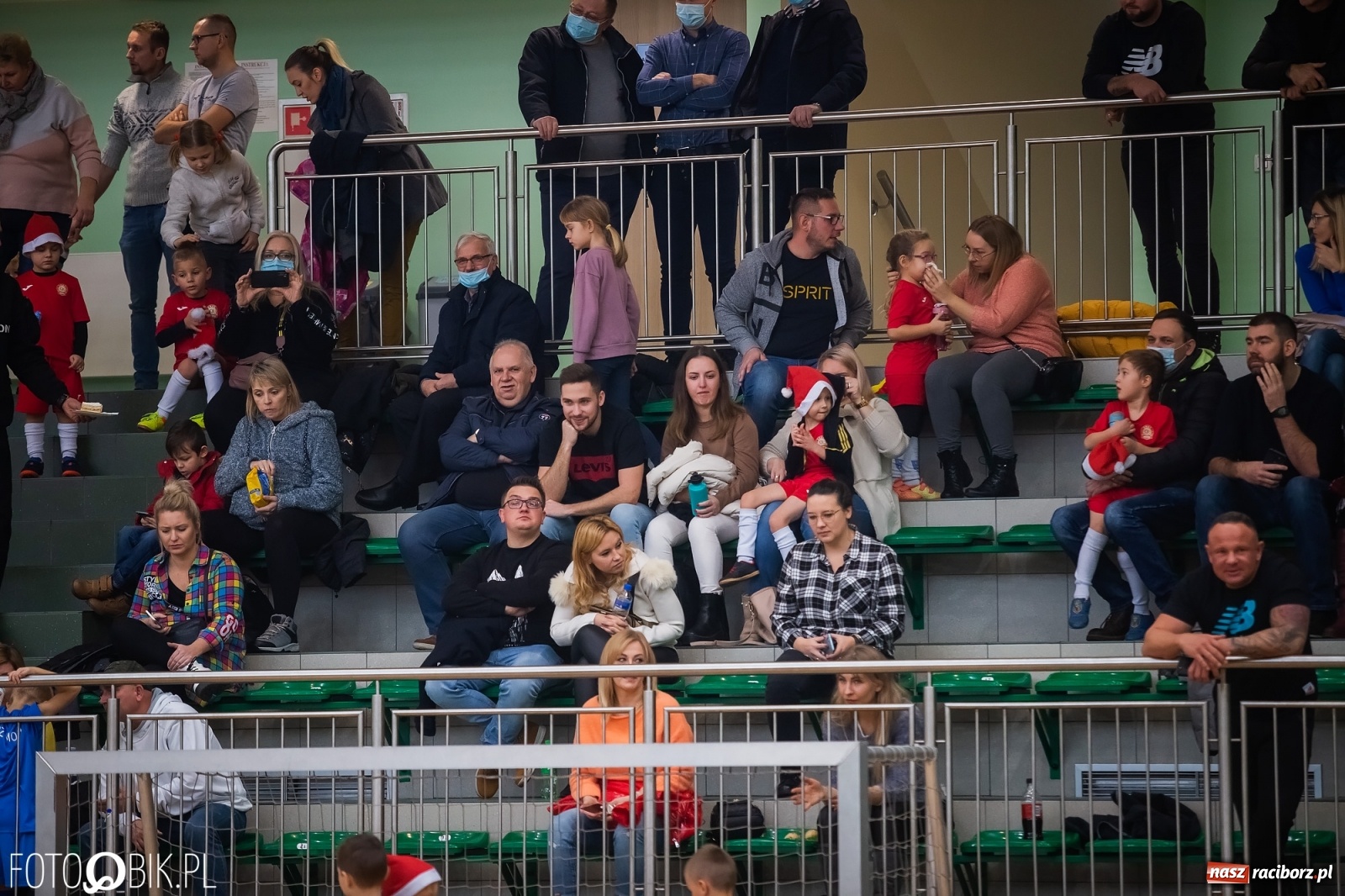 Zdjęcie w galerii na portalu naszraciborz.pl: Piłkarska rywalizacja w turnieju mikołajkowym [FOTO] wiadomości z regionu