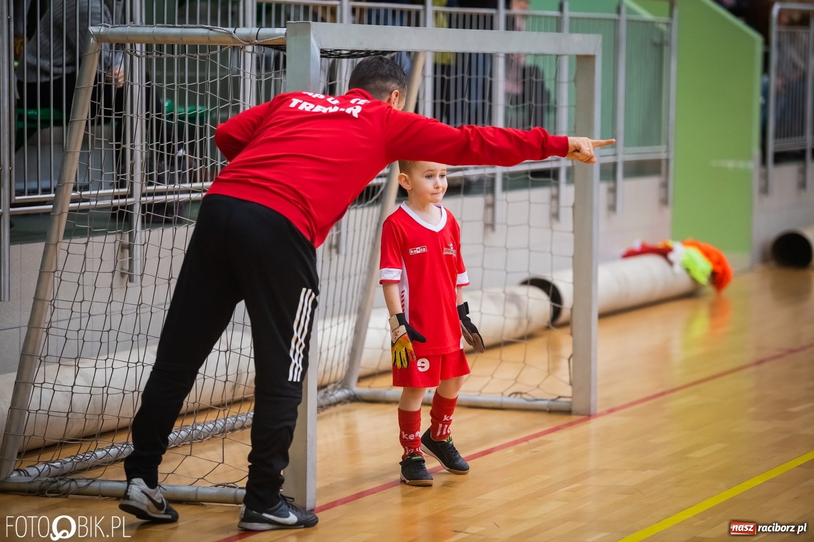 Zdjęcie w galerii na portalu naszraciborz.pl: Piłkarska rywalizacja w turnieju mikołajkowym [FOTO] wiadomości z regionu