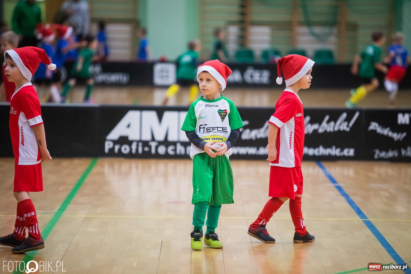Zdjęcie w galerii na portalu naszraciborz.pl: Piłkarska rywalizacja w turnieju mikołajkowym [FOTO] wiadomości z regionu