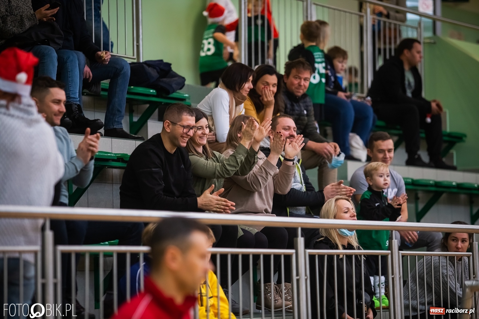 Zdjęcie w galerii na portalu naszraciborz.pl: Piłkarska rywalizacja w turnieju mikołajkowym [FOTO] wiadomości z regionu