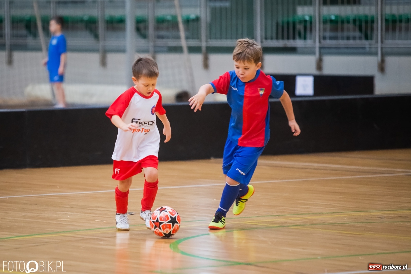 Zdjęcie w galerii na portalu naszraciborz.pl: Piłkarska rywalizacja w turnieju mikołajkowym [FOTO] wiadomości z regionu