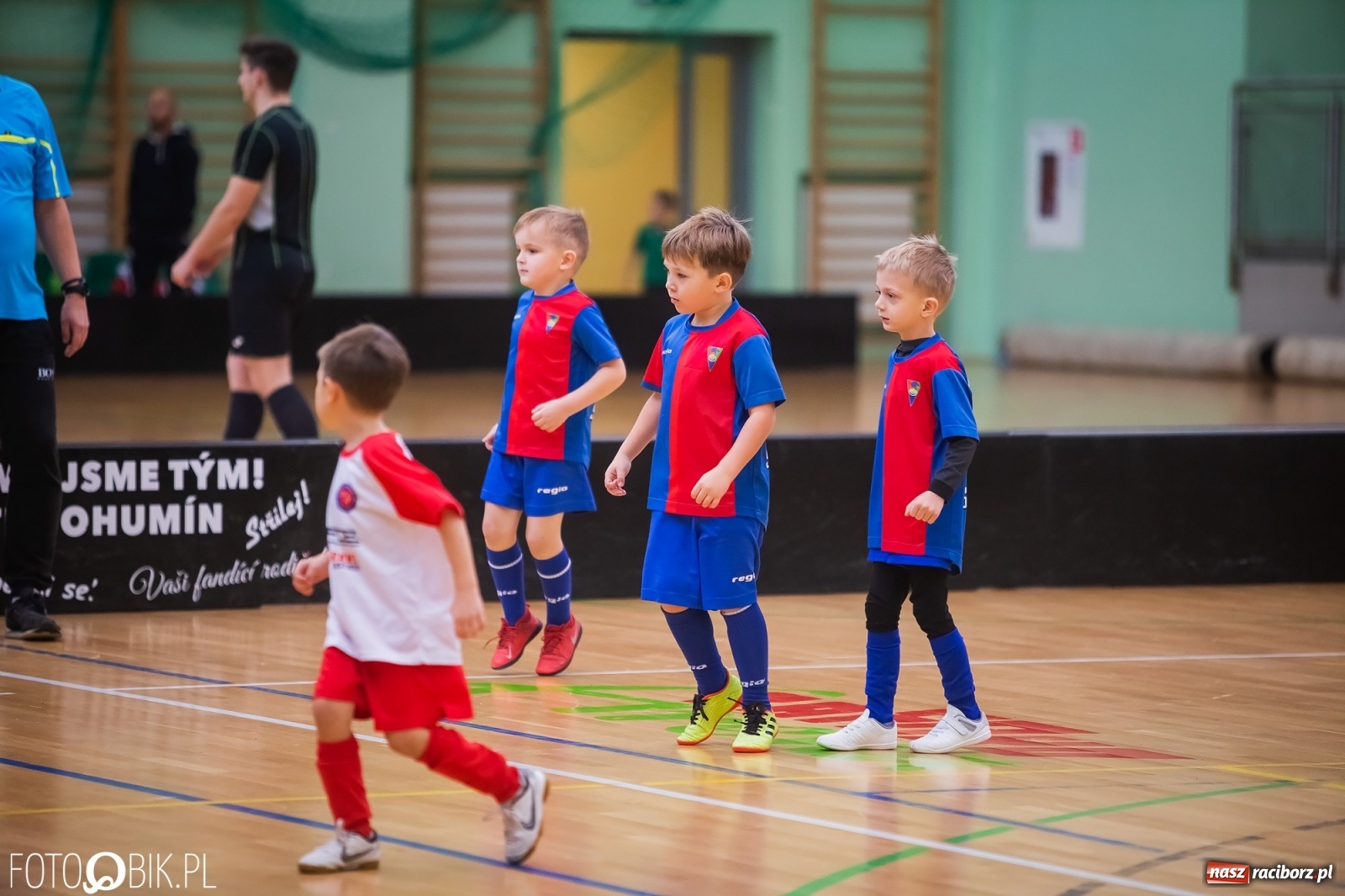 Zdjęcie w galerii na portalu naszraciborz.pl: Piłkarska rywalizacja w turnieju mikołajkowym [FOTO] wiadomości z regionu