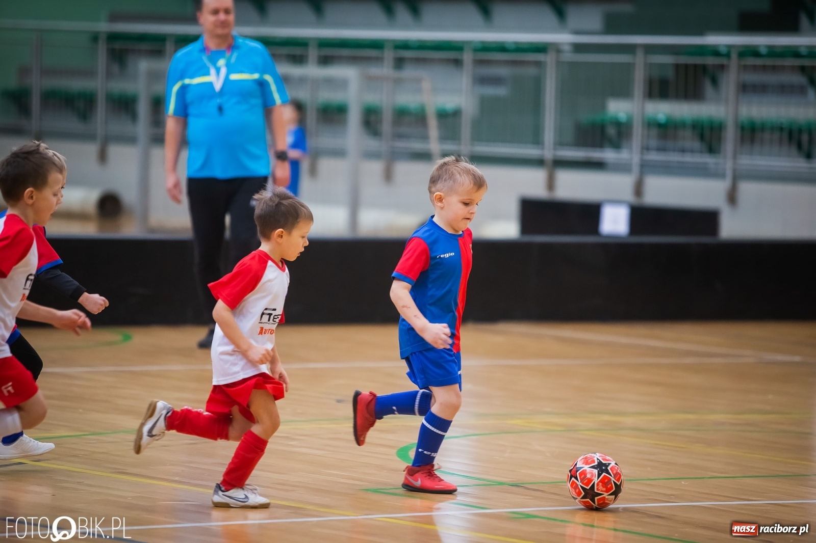 Zdjęcie w galerii na portalu naszraciborz.pl: Piłkarska rywalizacja w turnieju mikołajkowym [FOTO] wiadomości z regionu