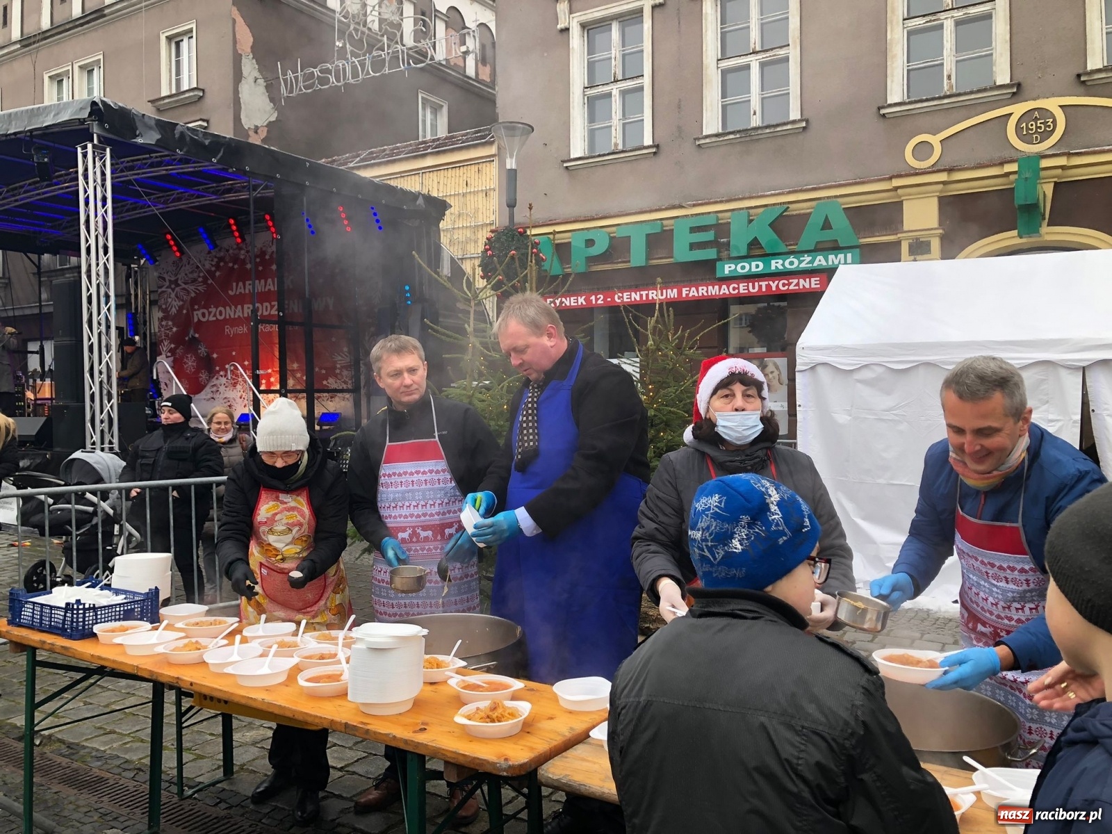 Zdjęcie w galerii na portalu naszraciborz.pl: Tańczący kucharz, prezydenci i gar świątecznego bigosu [FOTO i WIDEO] wiadomości z regionu