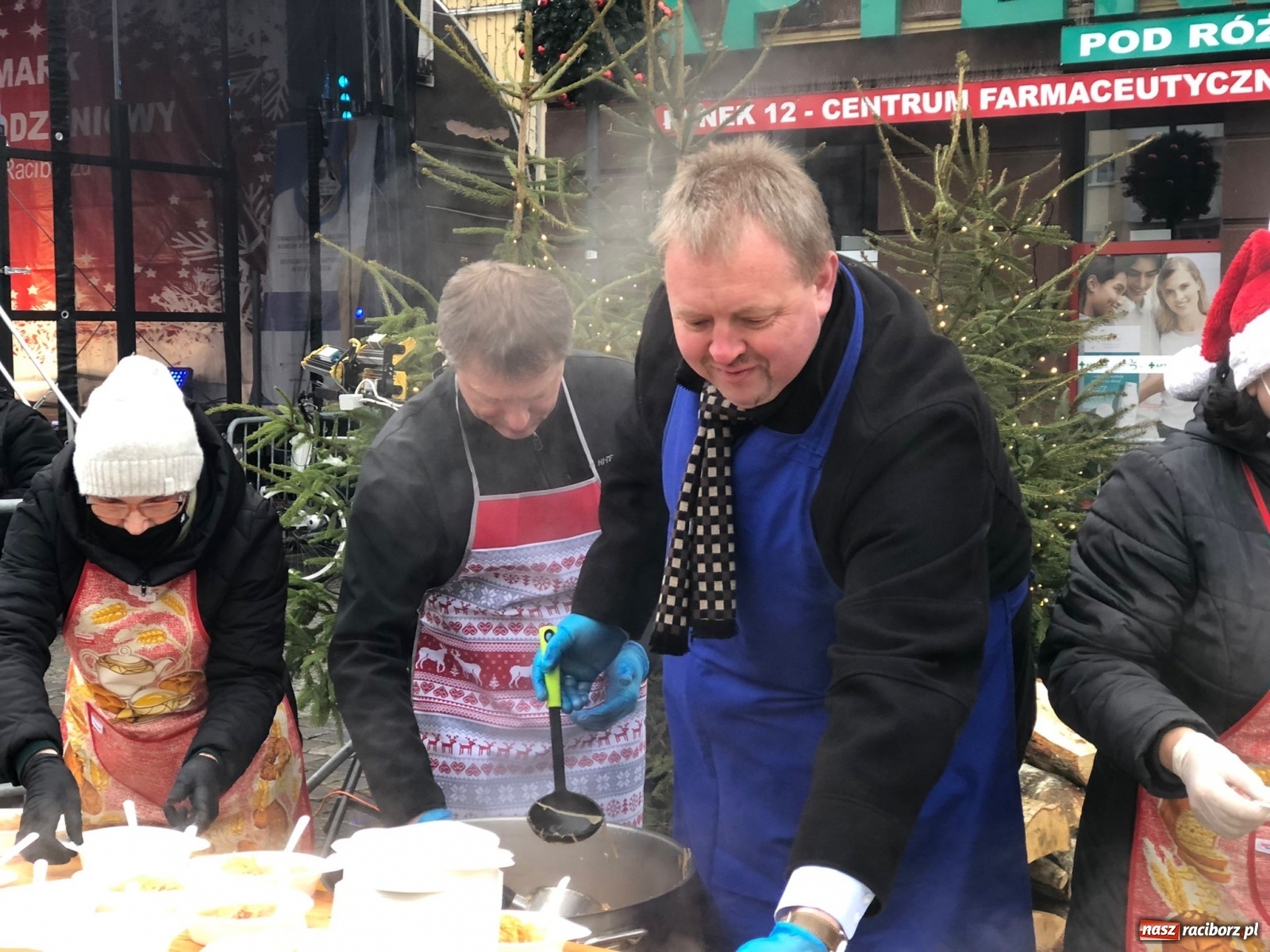 Zdjęcie w galerii na portalu naszraciborz.pl: Tańczący kucharz, prezydenci i gar świątecznego bigosu [FOTO i WIDEO] wiadomości z regionu