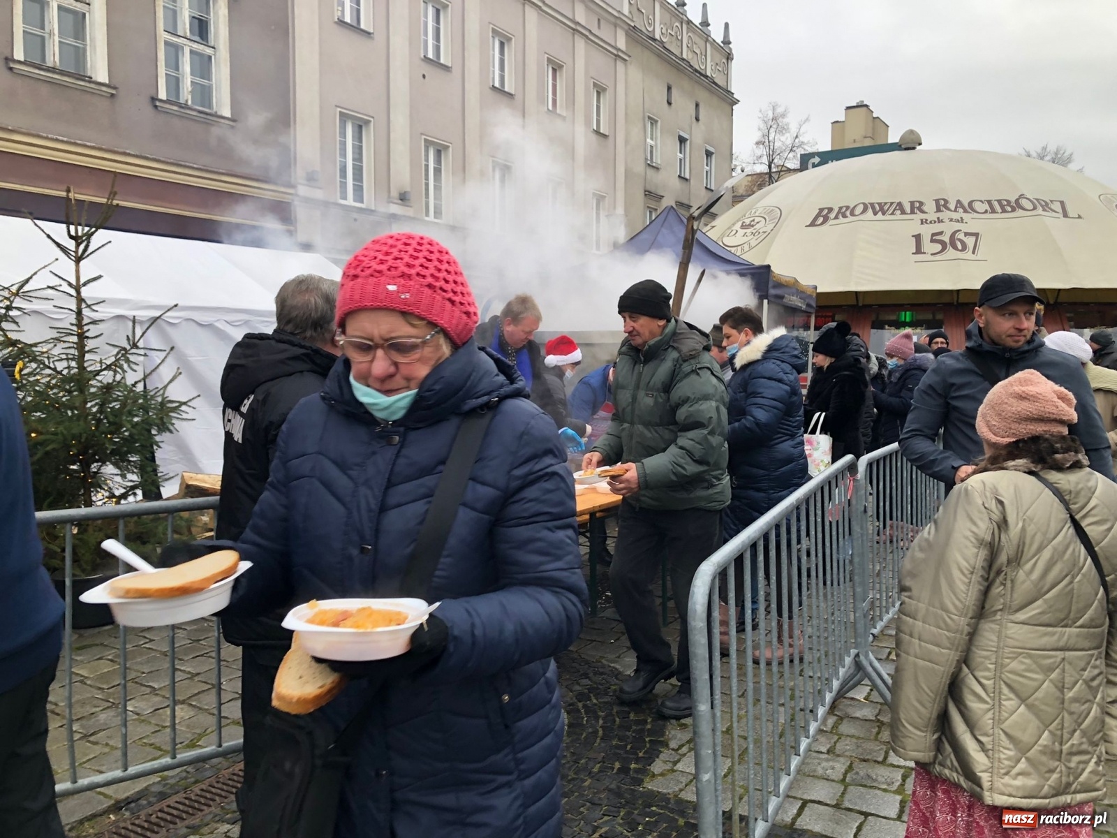 Zdjęcie w galerii na portalu naszraciborz.pl: Tańczący kucharz, prezydenci i gar świątecznego bigosu [FOTO i WIDEO] wiadomości z regionu