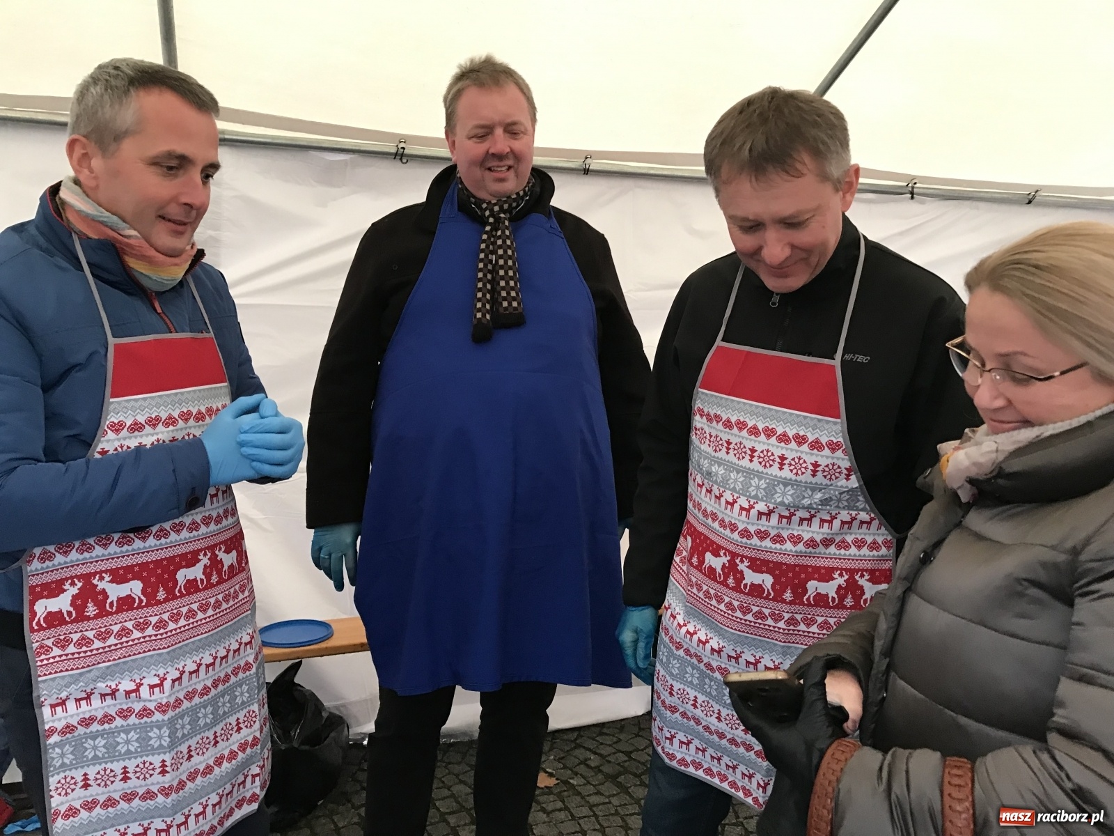 Zdjęcie w galerii na portalu naszraciborz.pl: Tańczący kucharz, prezydenci i gar świątecznego bigosu [FOTO i WIDEO] wiadomości z regionu