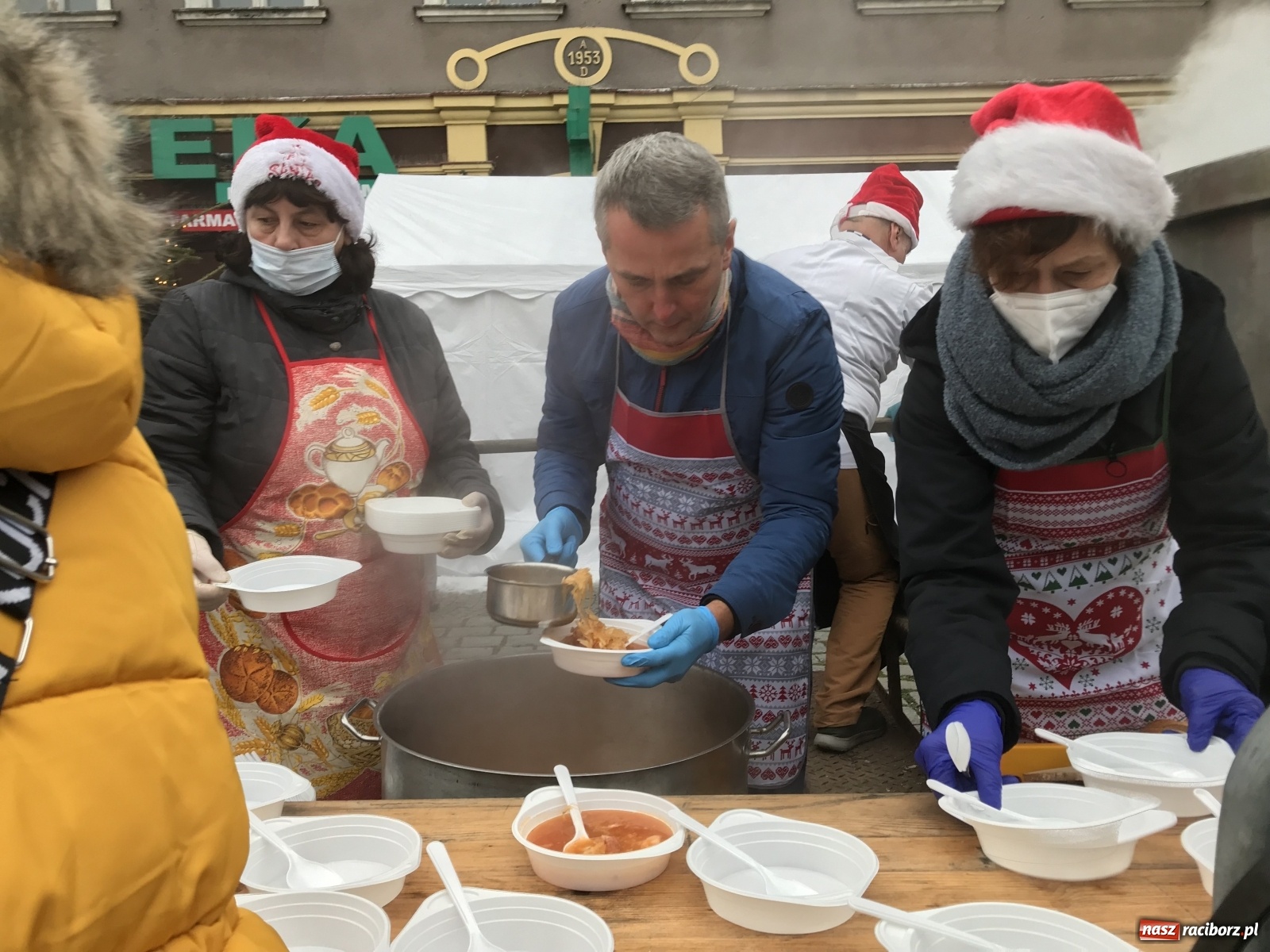 Zdjęcie w galerii na portalu naszraciborz.pl: Tańczący kucharz, prezydenci i gar świątecznego bigosu [FOTO i WIDEO] wiadomości z regionu